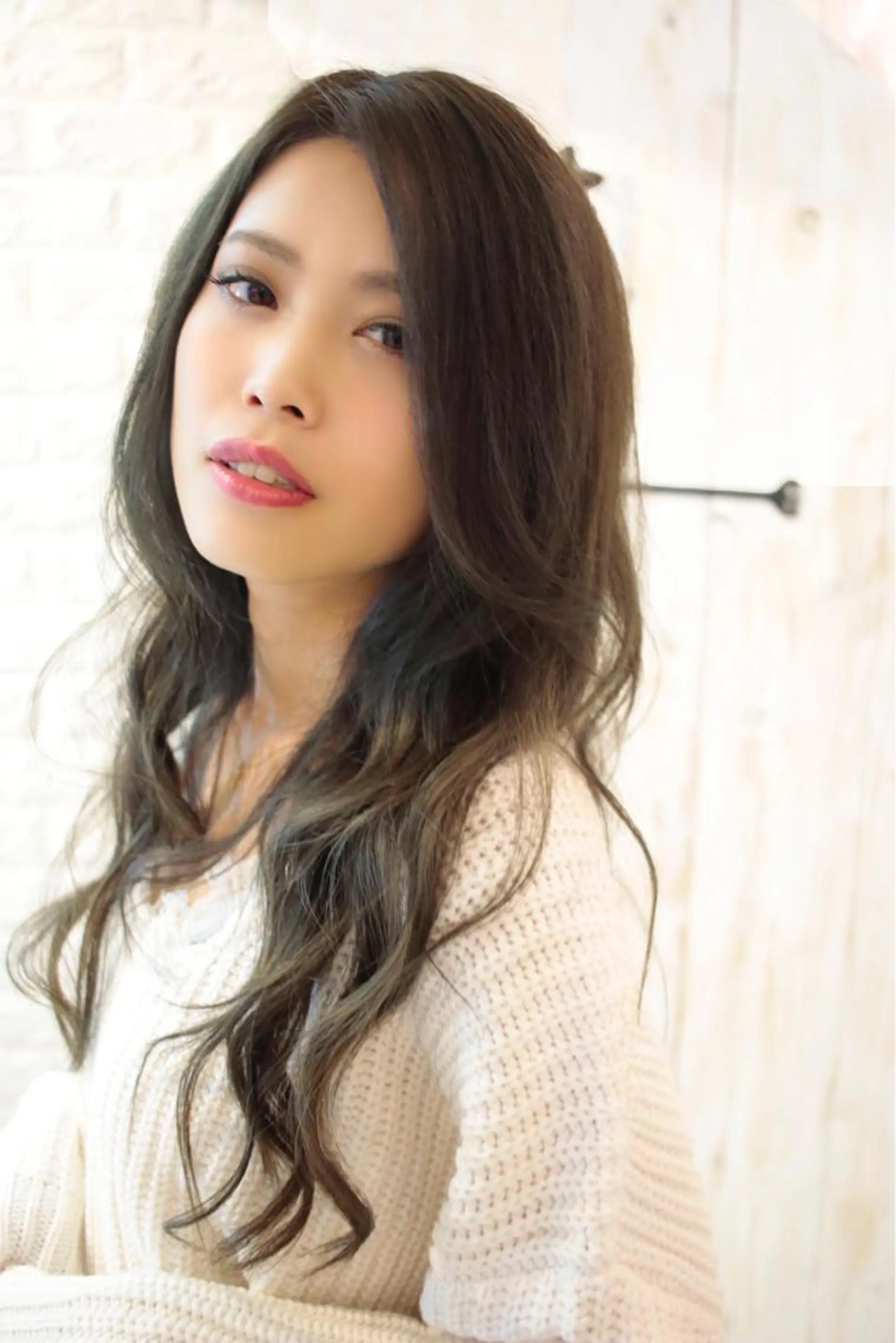 ロング アッシュ レイヤーカット uros.所属・中目黒✂︎店長✂︎ TOMOHIROのヘアスタイル