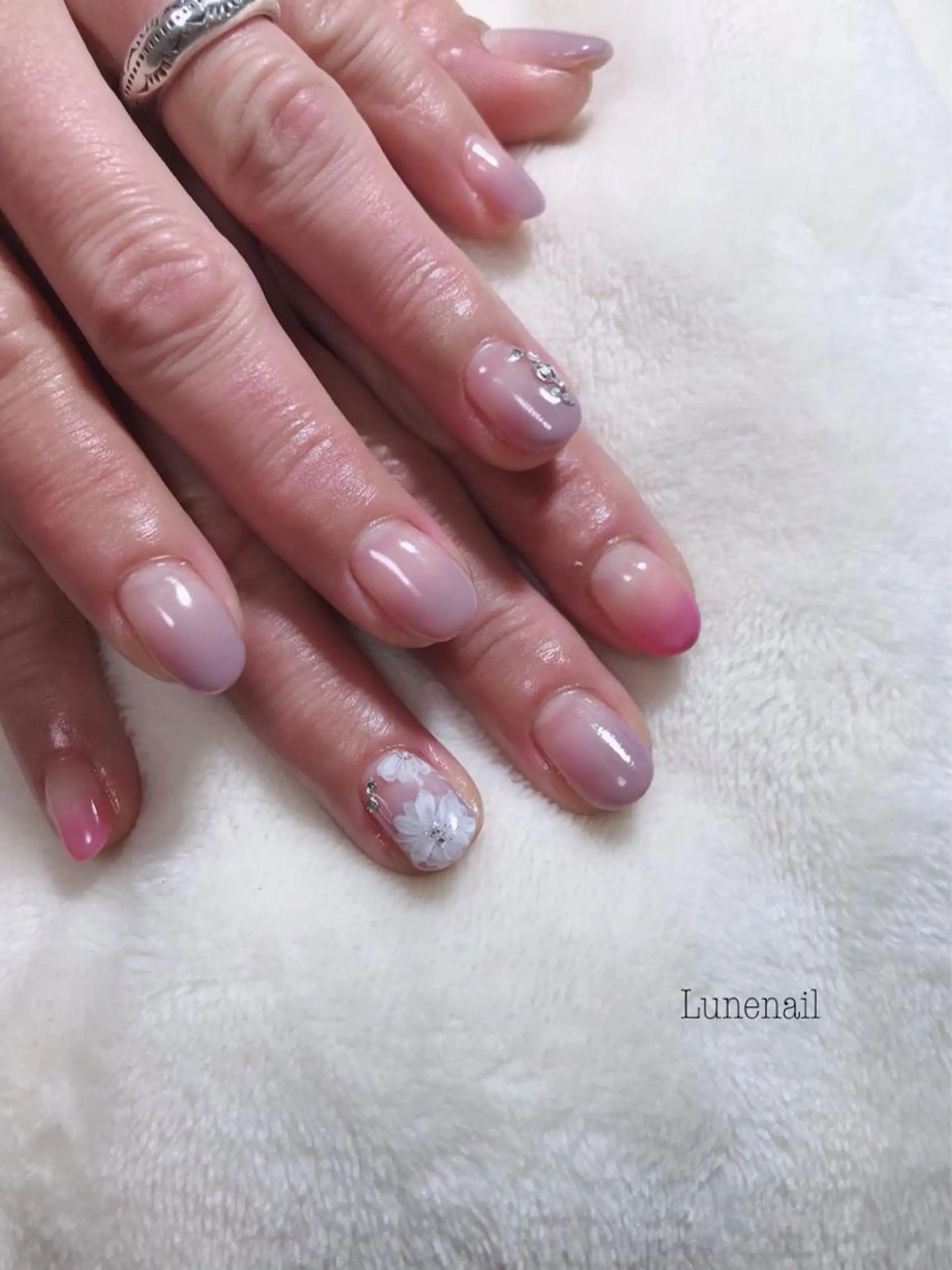 ミディアム ハンドネイル Lunenail所属・Lune nailのネイルデザイン