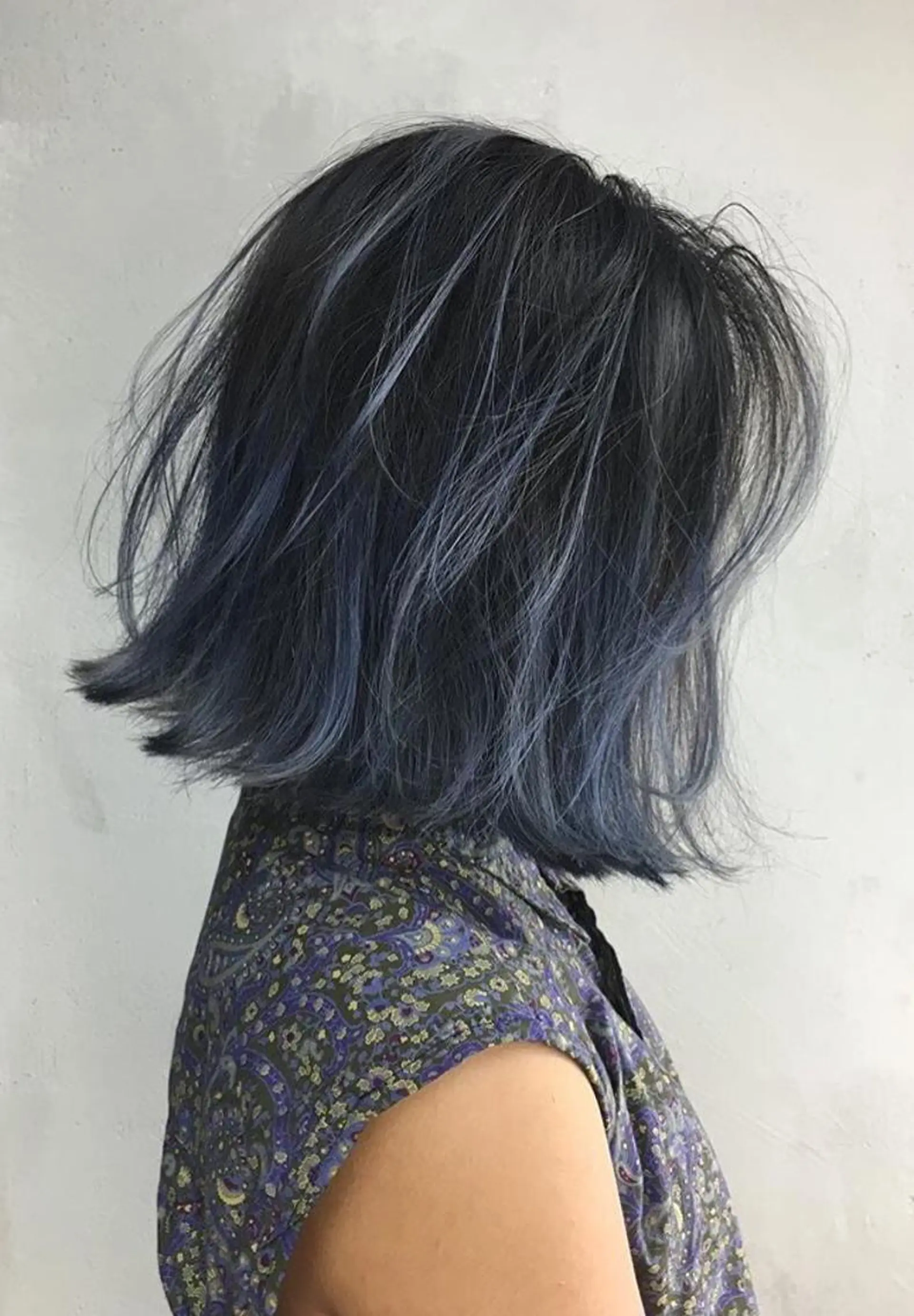 ショート ボブ TOMOYAレイヤー ブリーチ縮毛矯正のヘアスタイル