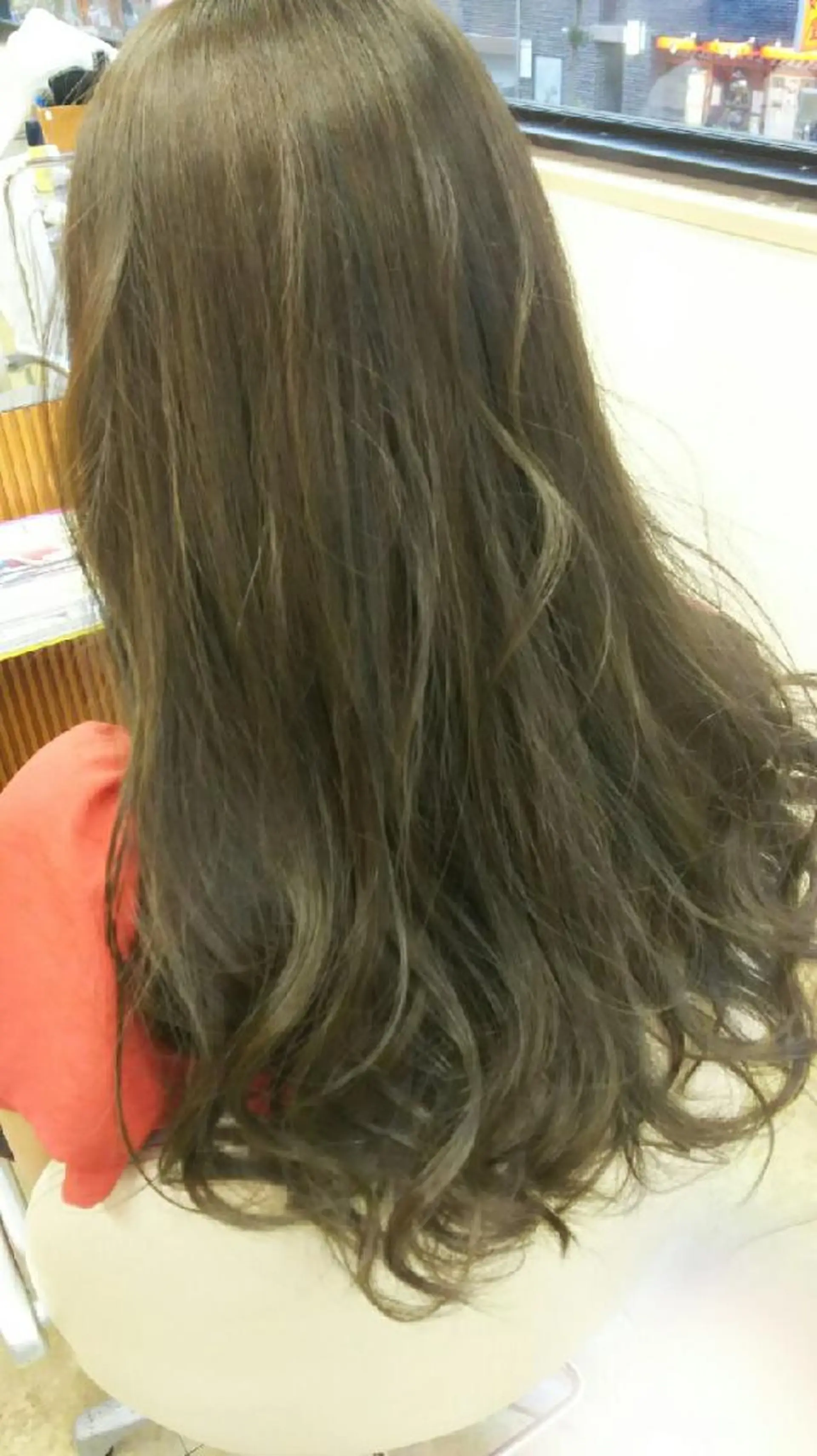 ロング カラー グレージュ ハイライトカラー ハイライト 脇田 雄大のヘアスタイル