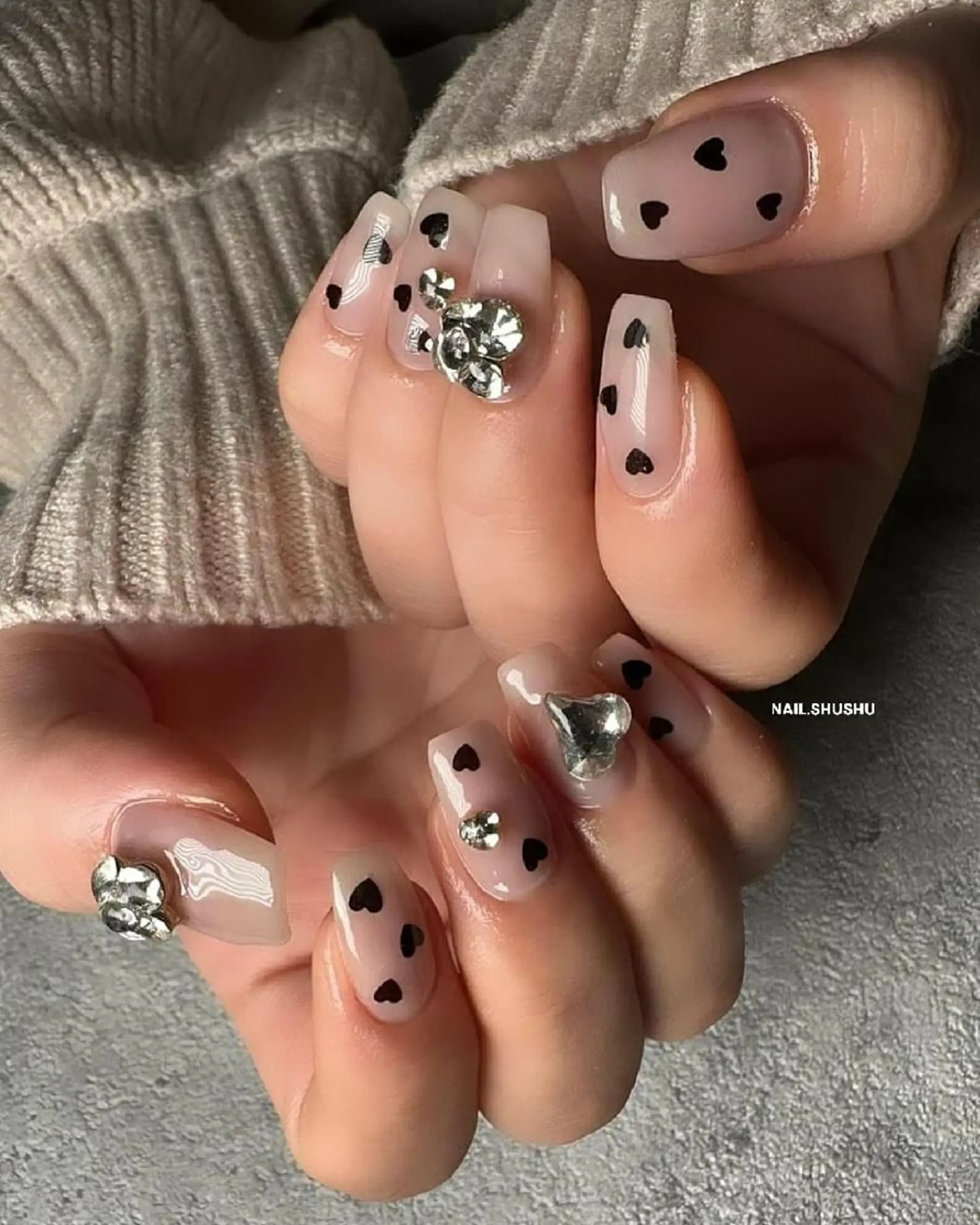 ネイル 持ち込み ニュアンスネイル ワンカラーネイル シンプルネイル バレンタイン 3dパーツ/流行り 👧shushu❤️のネイルデザイン