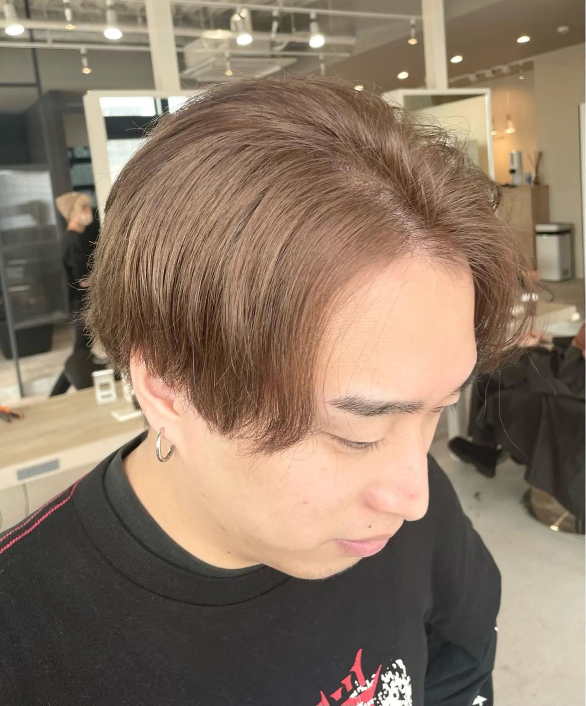 カラー メンズ メンズバレイヤージュ メンズブリーチ メンズハイライト メンズハイトーン メンズインナーカラー Lia所属・皆木 智晴のヘアスタイル