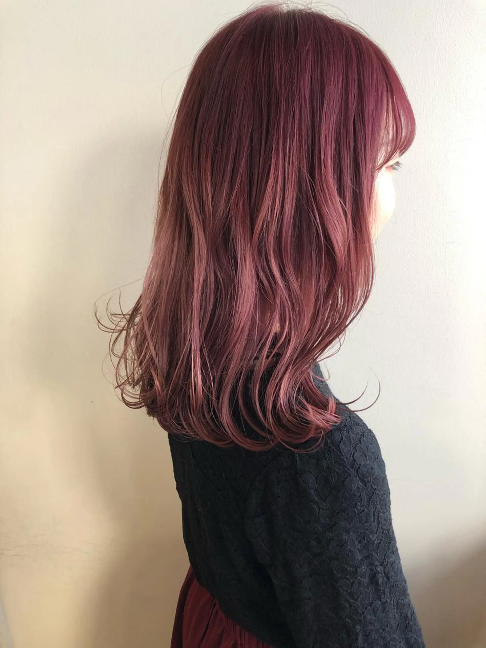 セミロング カラー MIOベージュカラー 柔らかいカラーのヘアスタイル