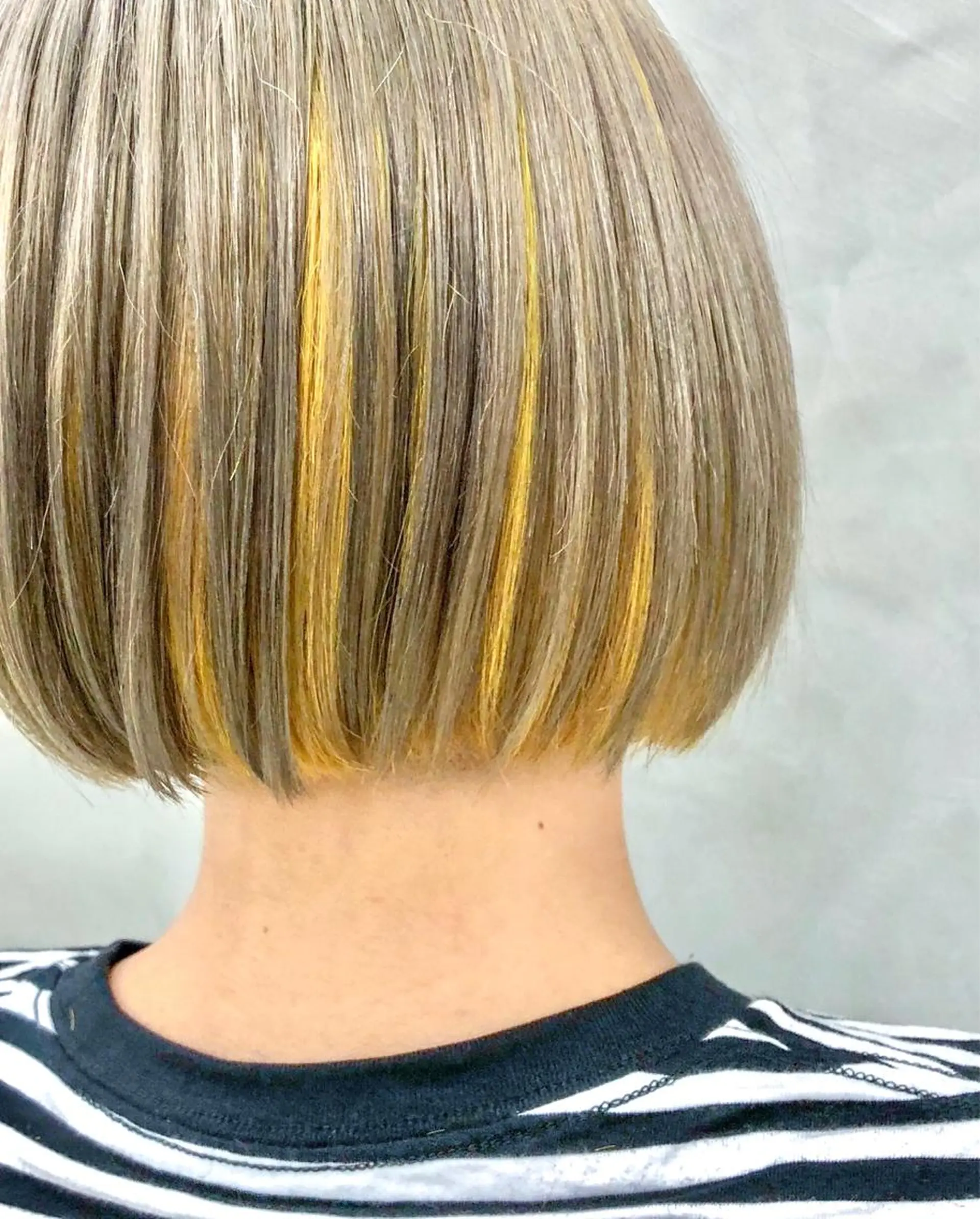 カラー インナーカラー シルバー イエローカラー ショート・ボブ 徳竹淳一のヘアスタイル