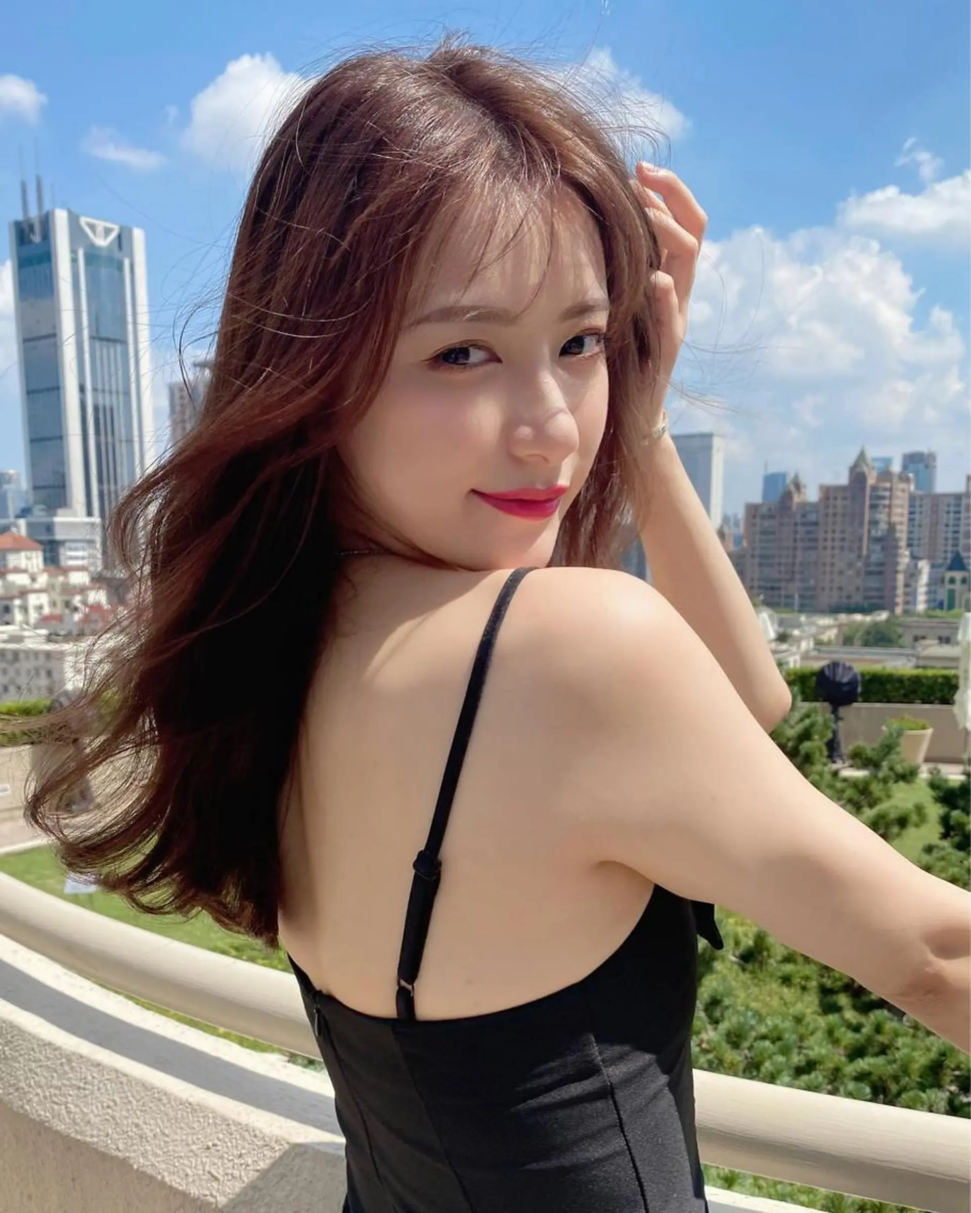 ロング カラー アディクシーカラー 黒髪 ブリーチ ブルーカラー ブルーブラック 🇨🇳ワンホンヘア 下田鉄也のヘアスタイル