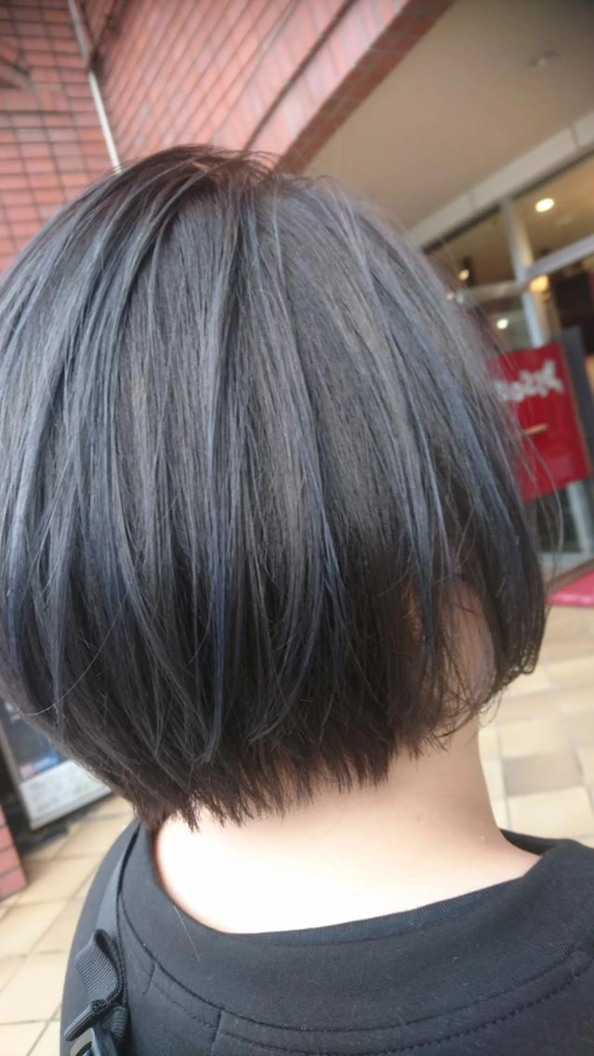 ショート カラー ブルーカラー 横山 千春のヘアスタイル