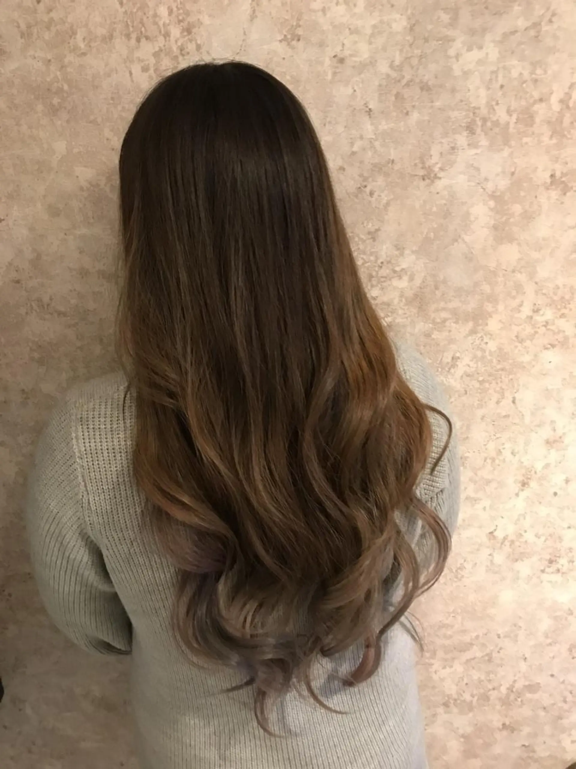 ミディアム カラー パーマ レイヤーカット 早崎太生のヘアスタイル