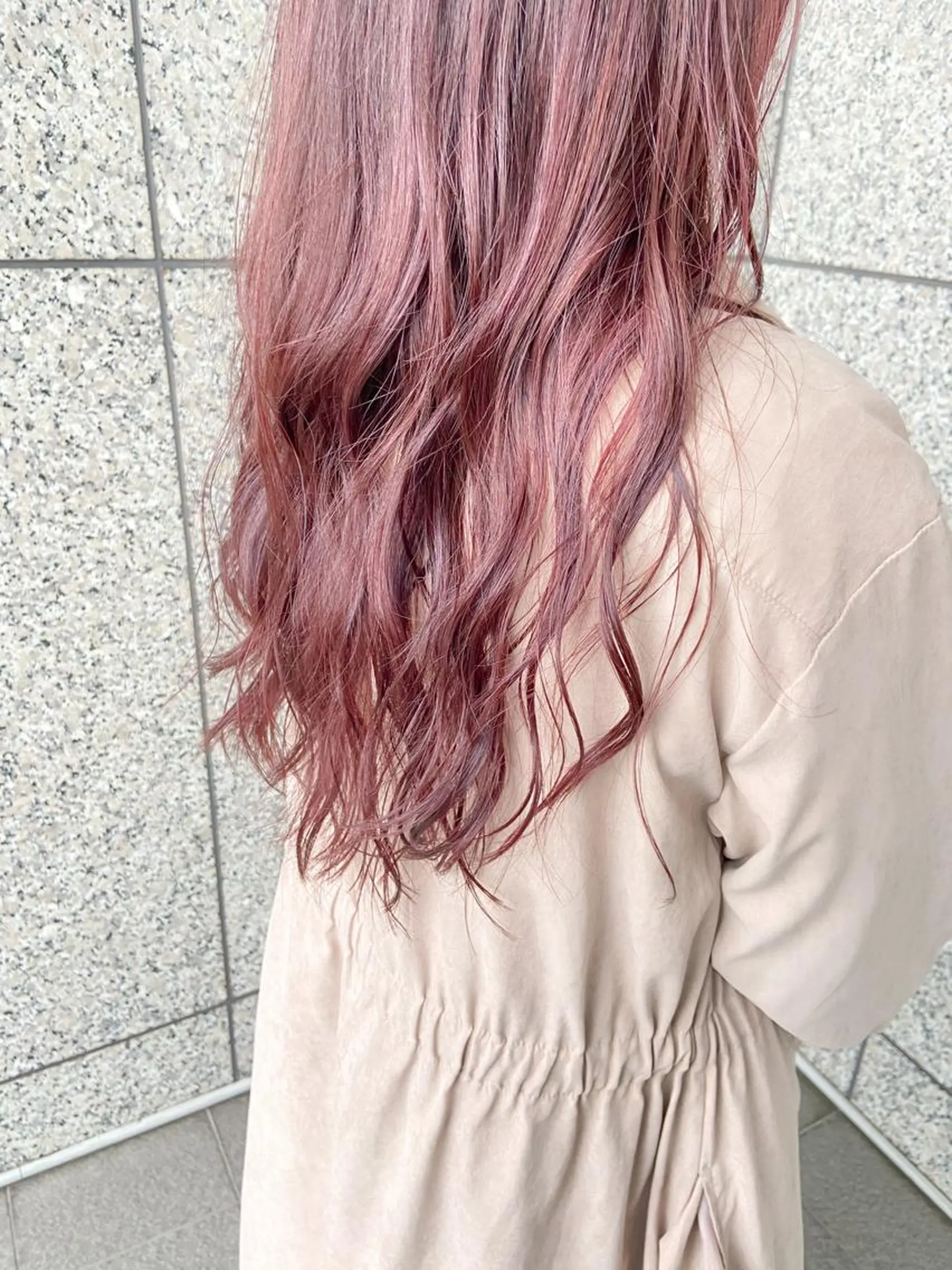 ロング ハイトーン/ベージュ 指名No.1荒木涼太のヘアスタイル