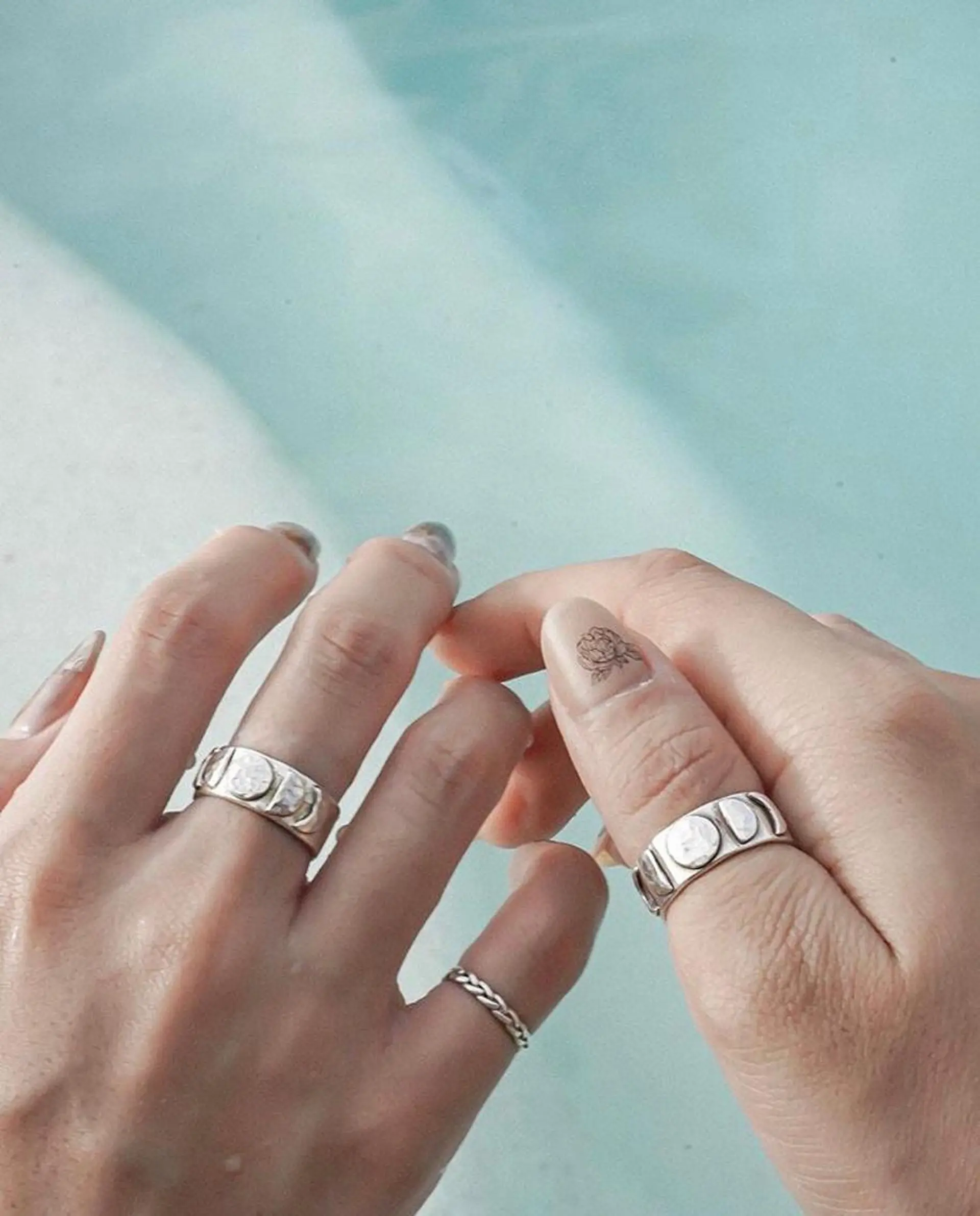 メンズ ネイル べっ甲ネイル ブルー ボルドー グラデーション ニュアンスネイル tink 横浜店所属・Tink 横浜のネイルデザイン