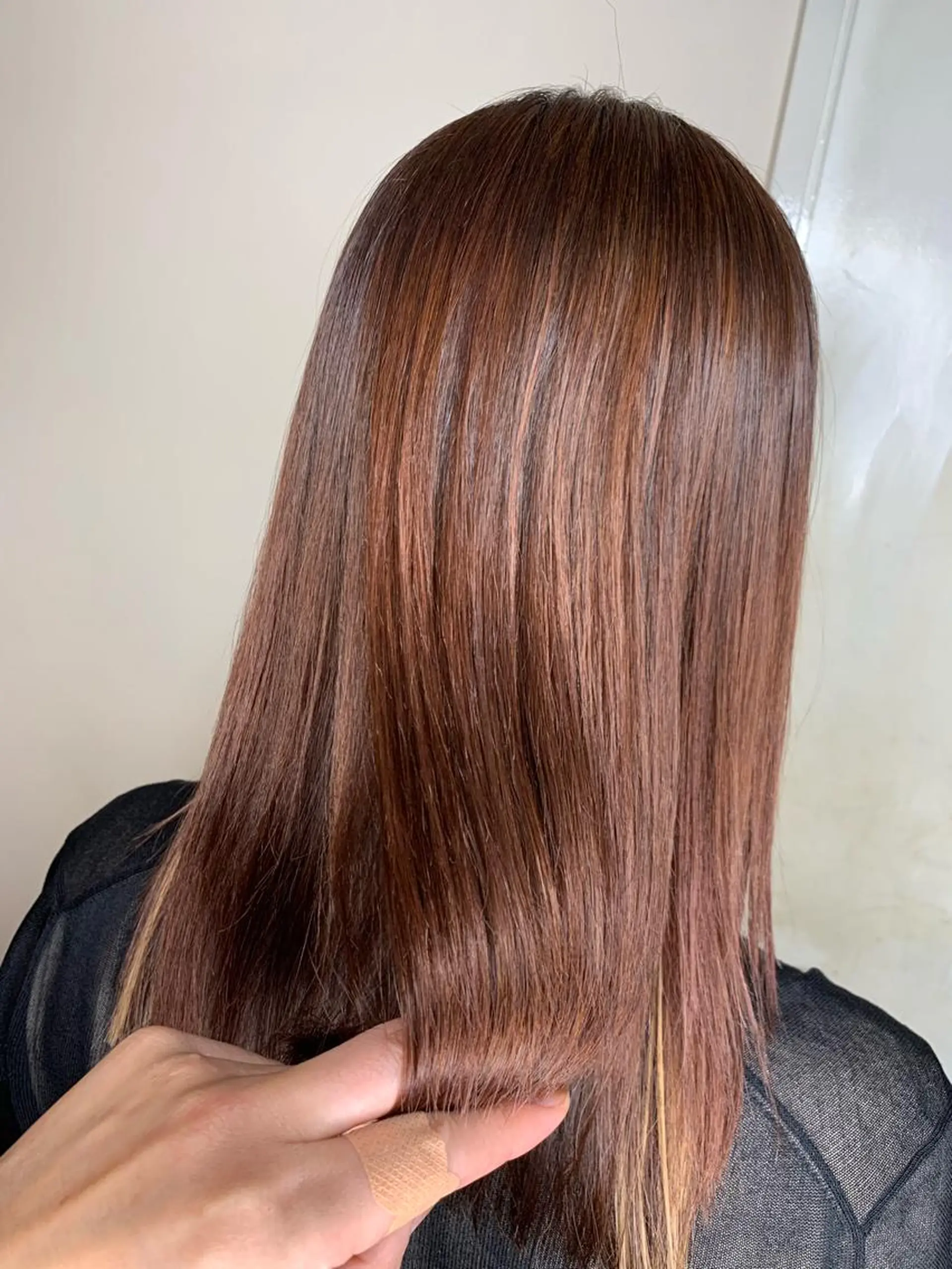 セミロング Brooch ブローチのヘアスタイル