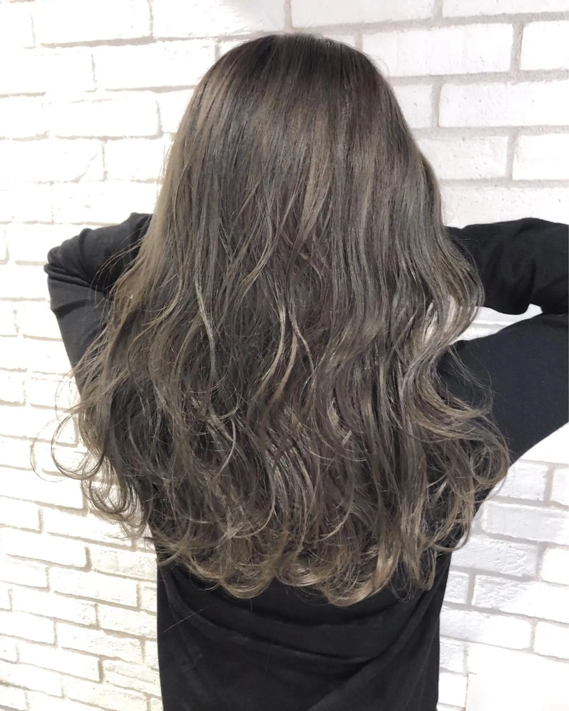 ミディアム カラー RAF TOKYO所属・小島 侑衣のヘアスタイル