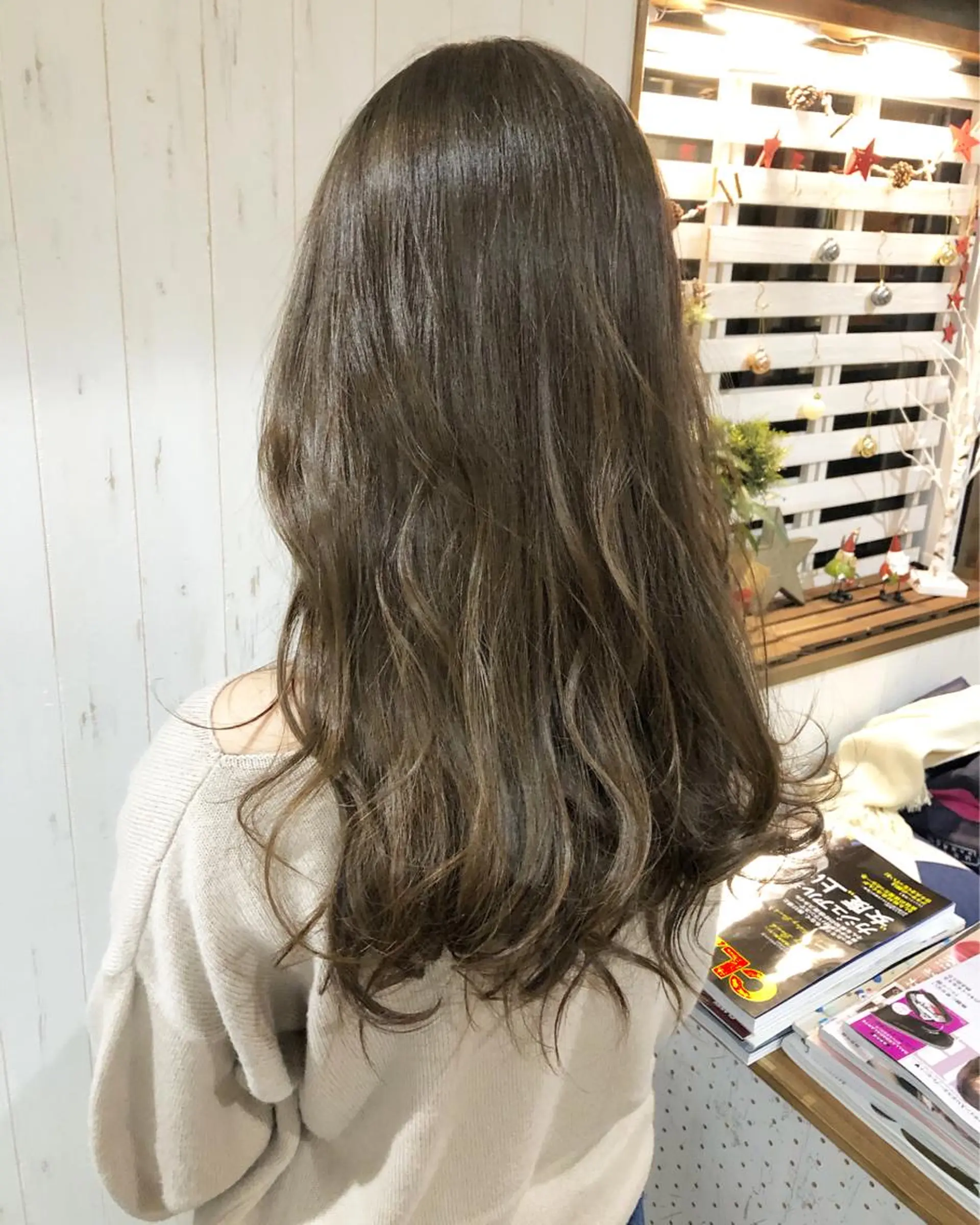 ロング カラー アッシュ ベージュカラー 西川 敏夫のヘアスタイル