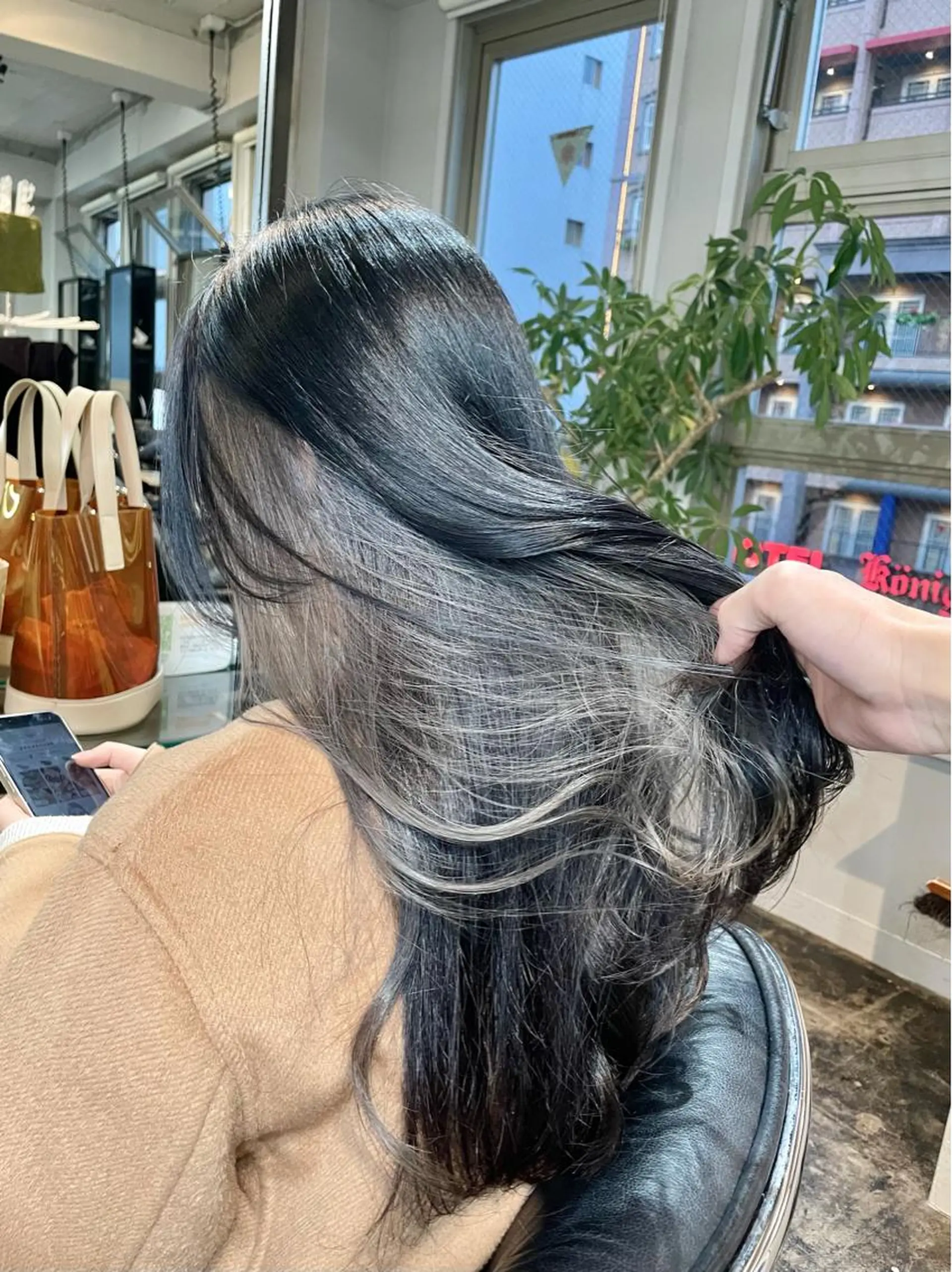 ロング カラー ブリーチ 元町神戸 國井椋介のヘアスタイル