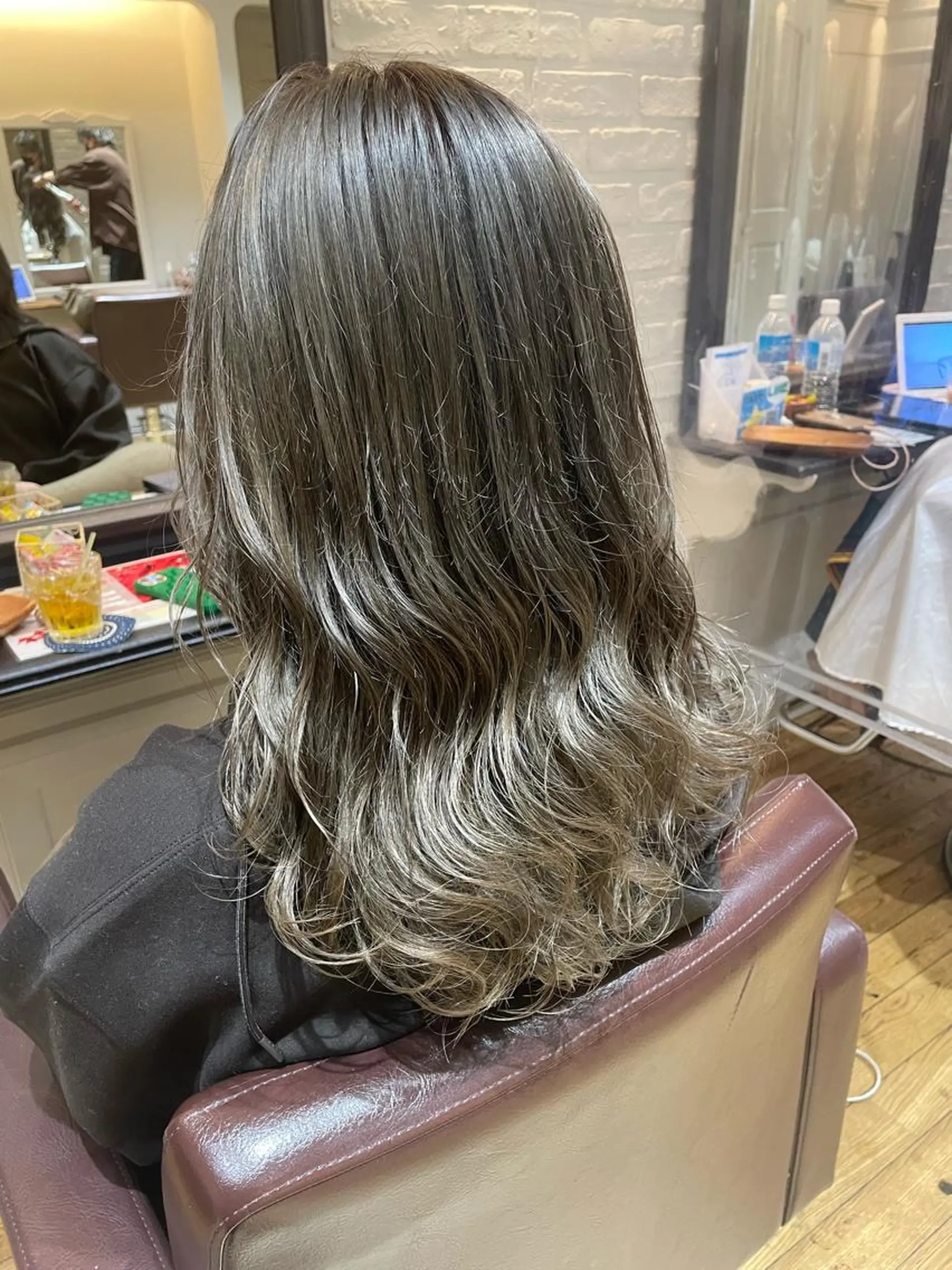 セミロング ヘアカラー 柳井 瑠菜のヘアスタイル