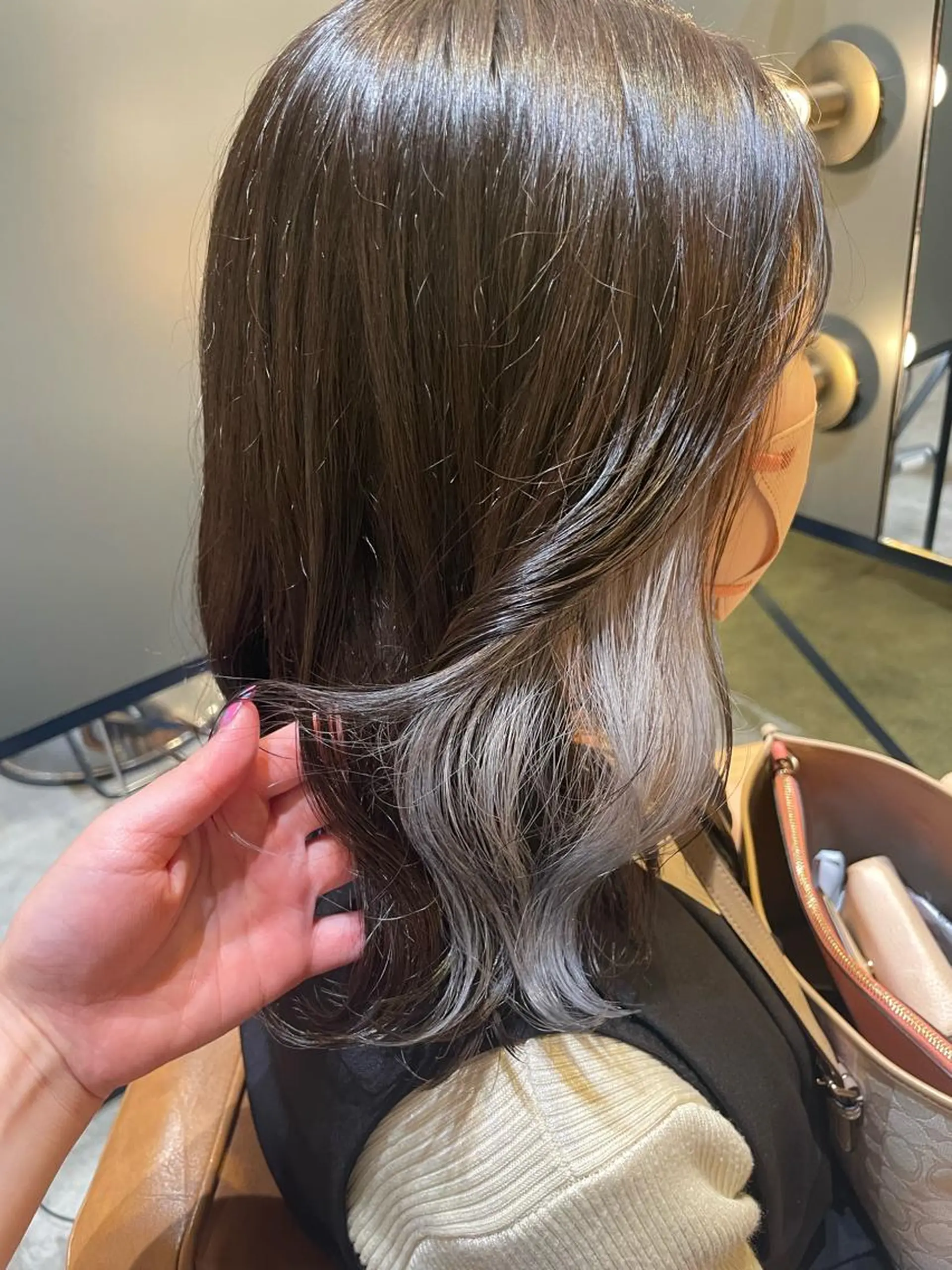 ミディアム 横山 菜摘のヘアスタイル