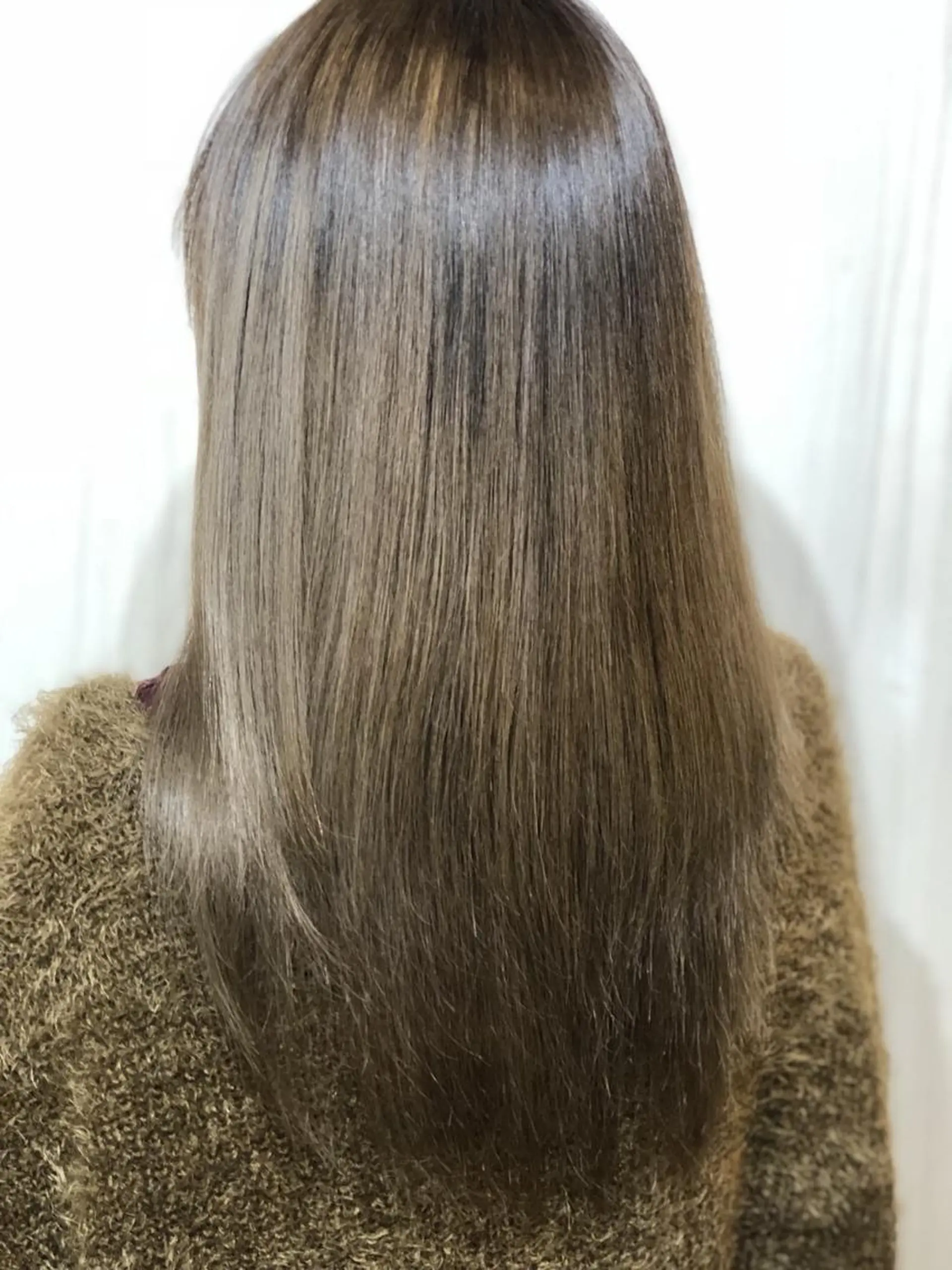 セミロング 嶋村夏実🌼レイヤー 🌸白髪ぼかしのヘアスタイル