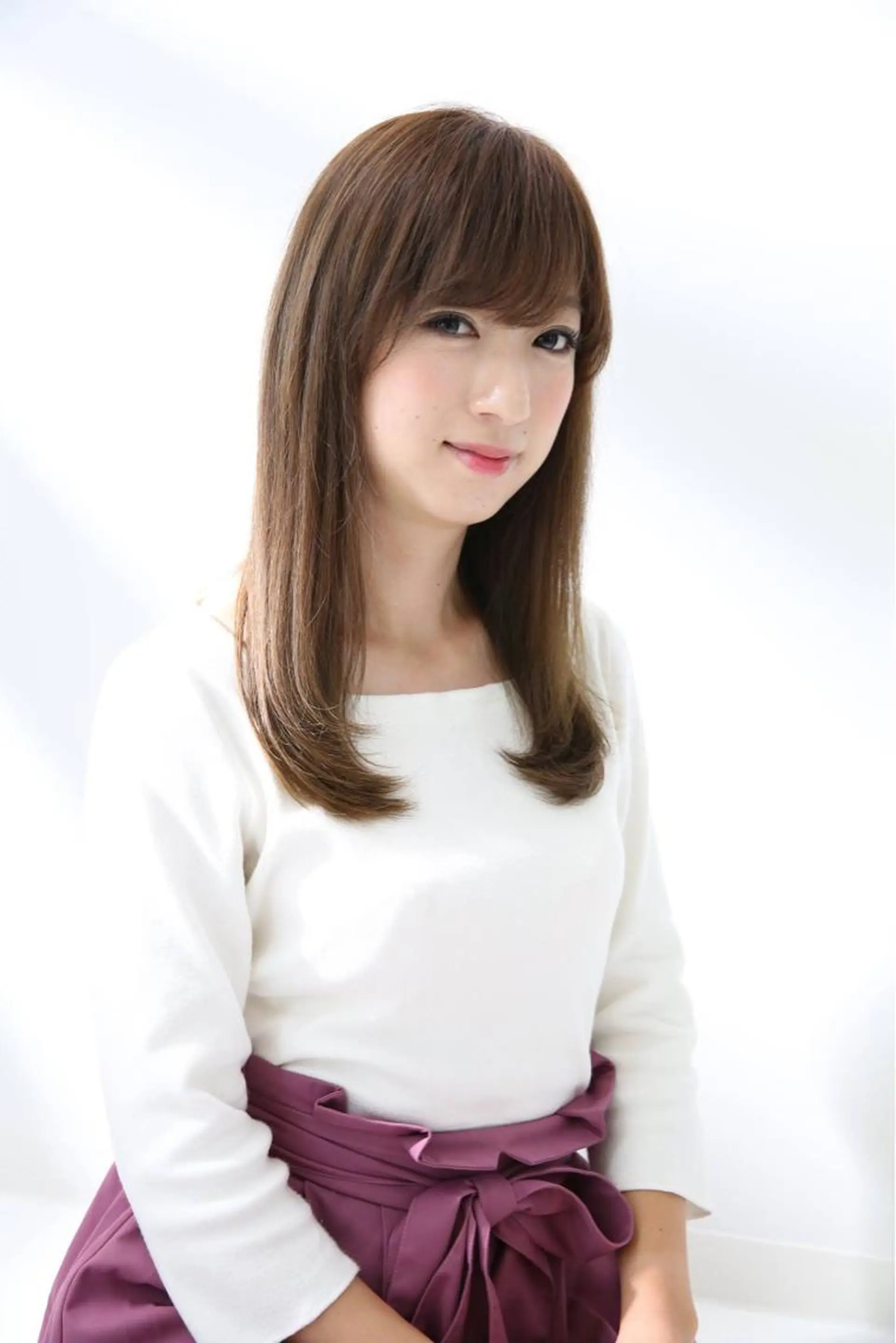 ミディアム ブリーチなしダブル/ レイヤーカット 小棹のヘアスタイル