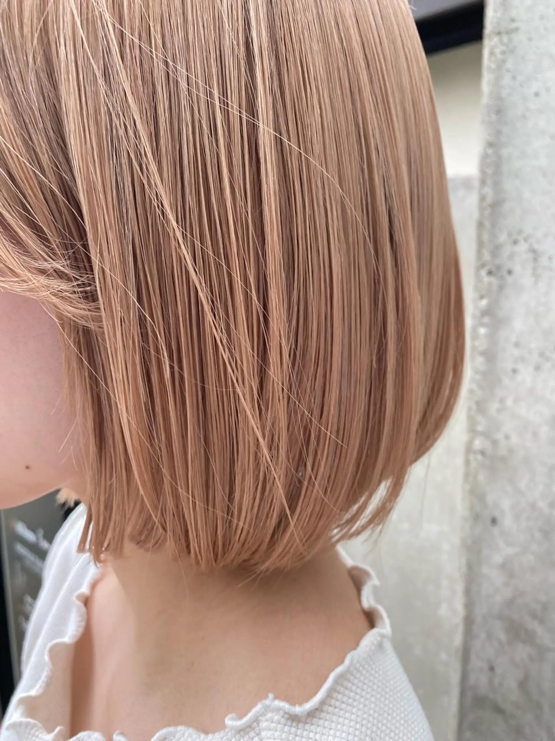 ミディアム カラー ベージュカラー ミルクティーベージュ ブリーチカラーが人気 onnuのヘアスタイル