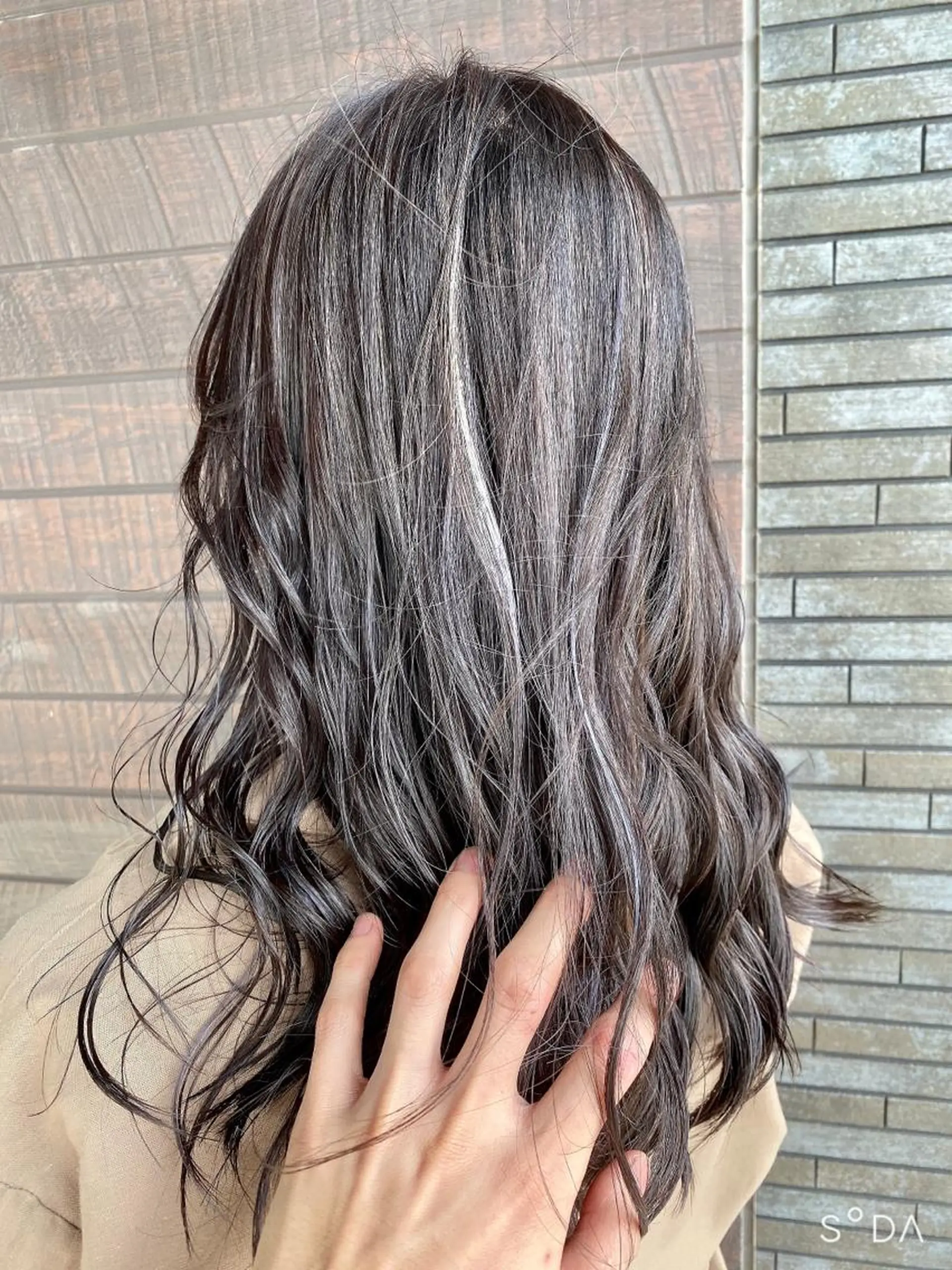 ロング カラー Kobayashi ハイライト/ショートのヘアスタイル