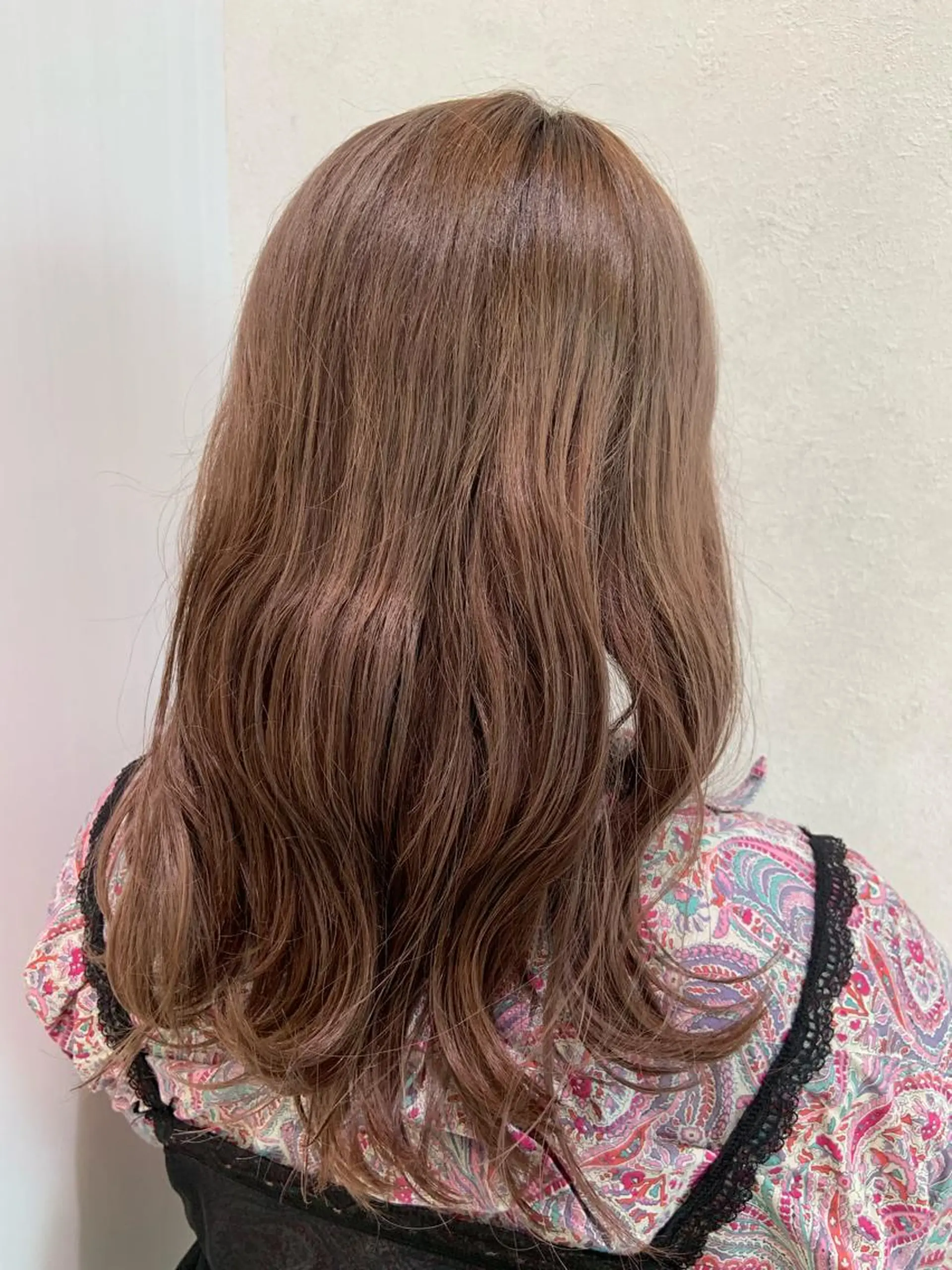 ロング カラー アッシュ ベージュカラー ブリーチ ピンクカラー ハイトーンカラー🤍 山下 優華のヘアスタイル