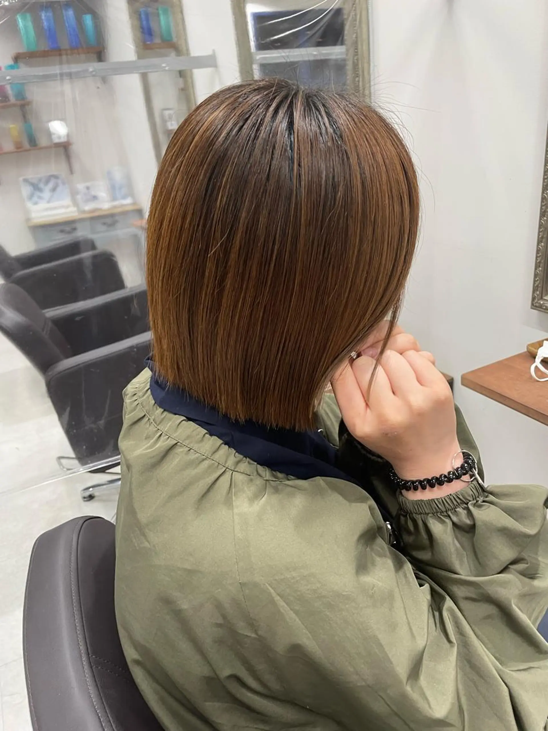 ミディアム 切りっぱなしボブ ボブ カット 縮毛矯正 佐々木 芽衣のヘアスタイル