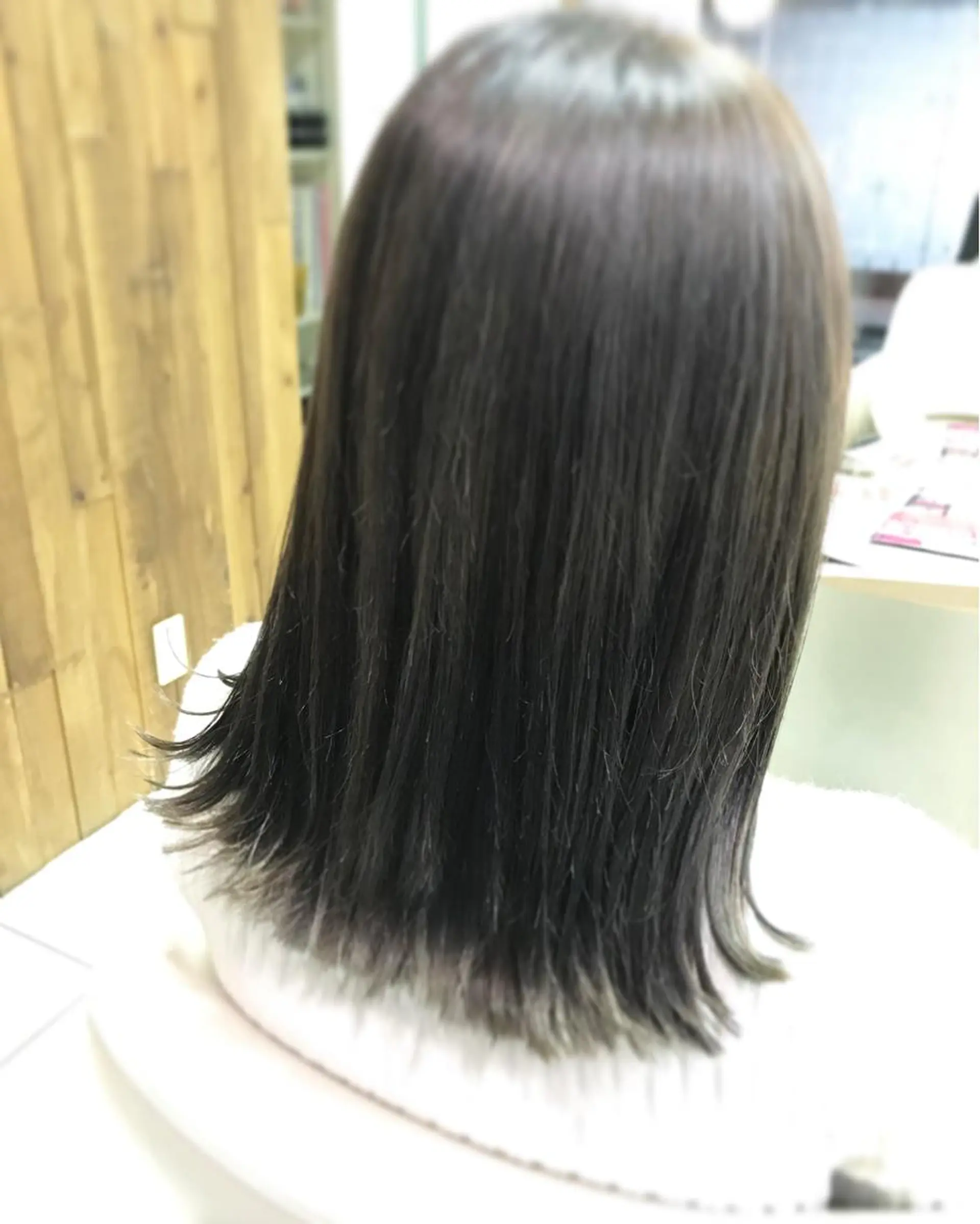 セミロング ロング カラー グレージュ 切りっぱなしロブ にった みずきのヘアスタイル
