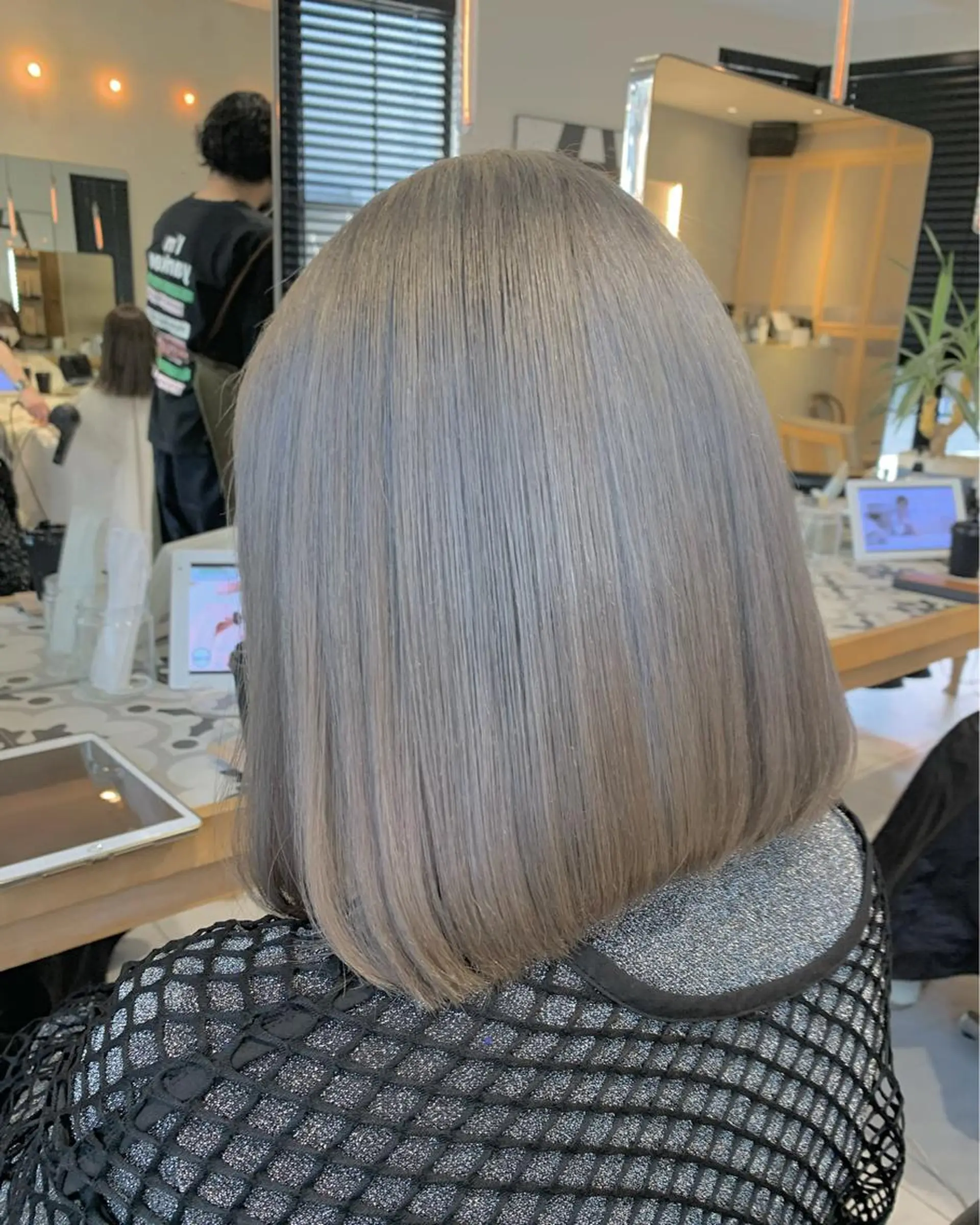 ミディアム ヘアカラー トリートメント 淡いハイトーンカラー レイヤーカットゆうかのヘアスタイル