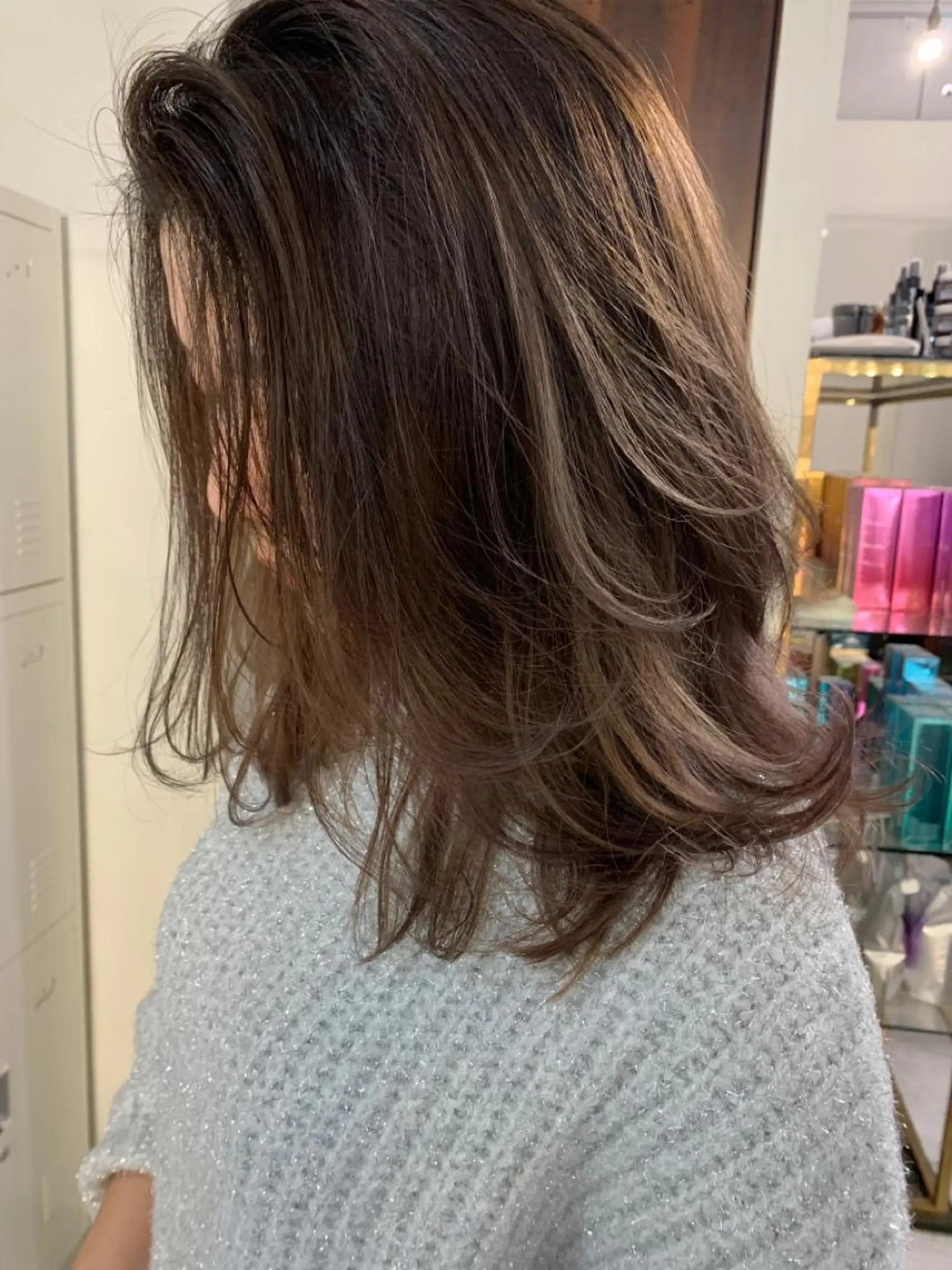 ミディアム カラー ハイライトカラー ハイライト レイヤーカット エクステ（レミー毛） NINEのヘアスタイル