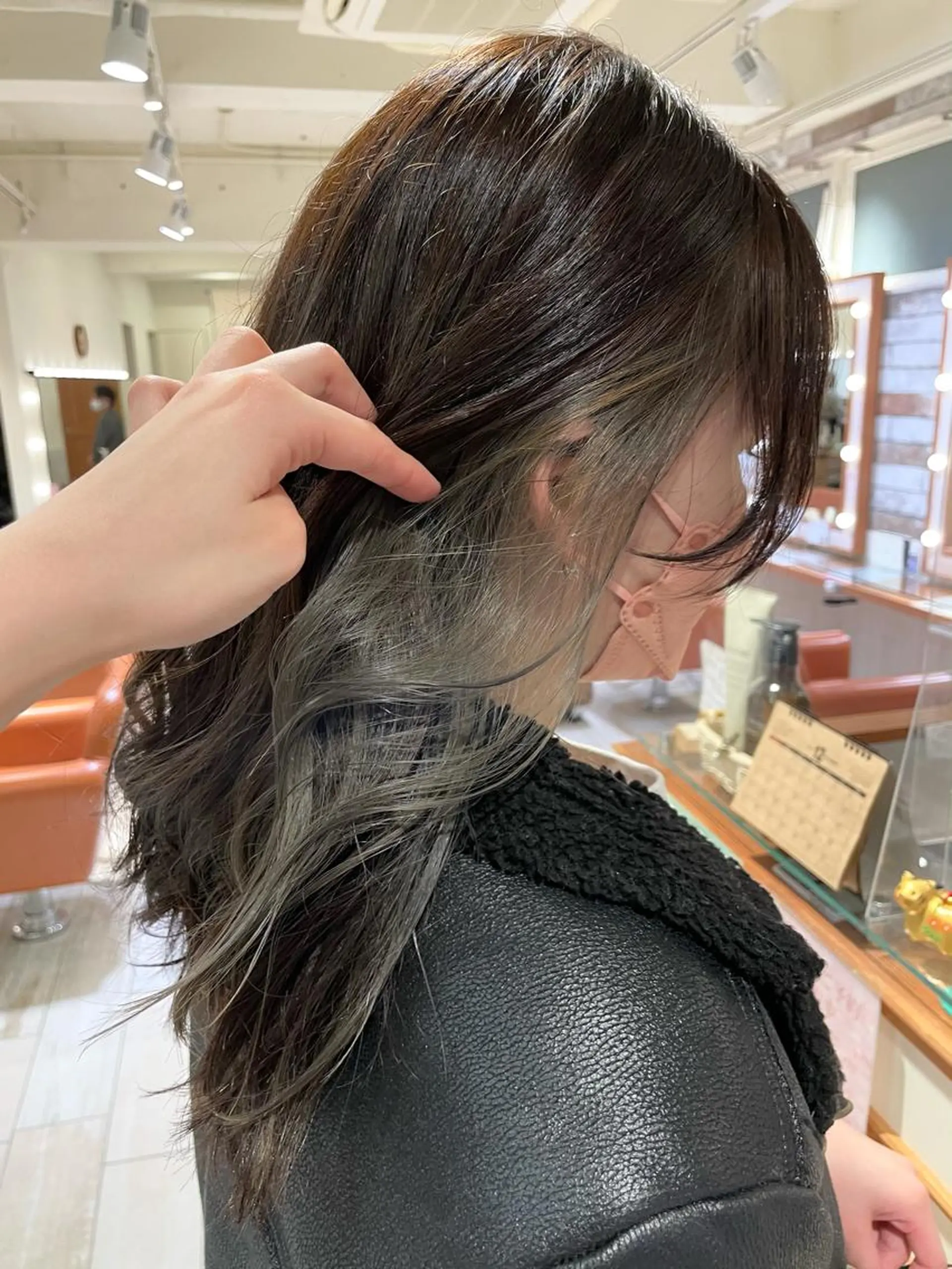 ロング カラー イヤリングカラー グレージュ ヘアカラー 🎀菊池ほのか🎀 girlystyleのヘアスタイル