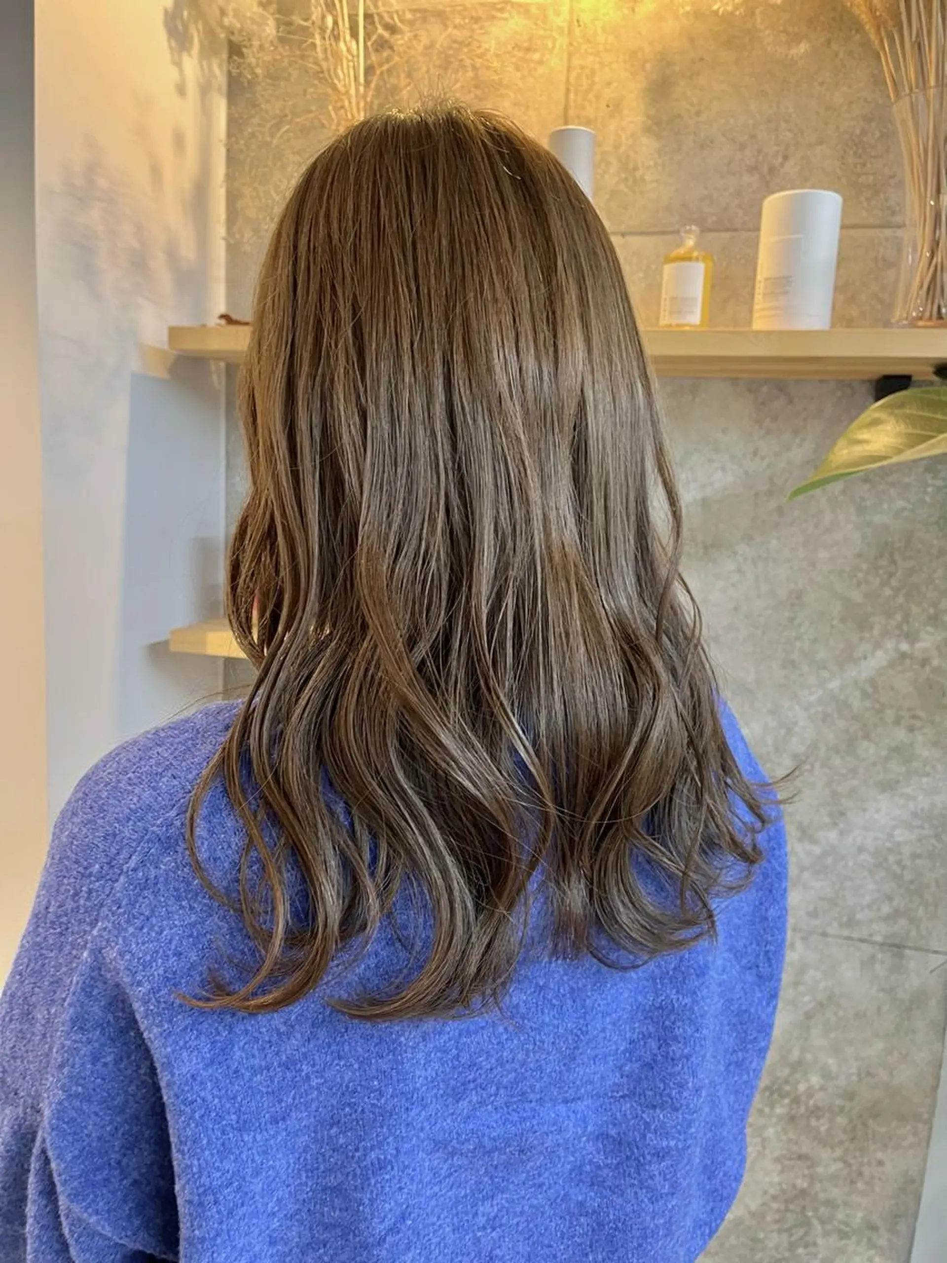 セミロング カラー ブリーチ ケアブリーチ ダブルカラー イヤリングカラー ハイライトカラー カット ヘアカラー トリートメント ハイトーンカラ ー/小川のヘアスタイル