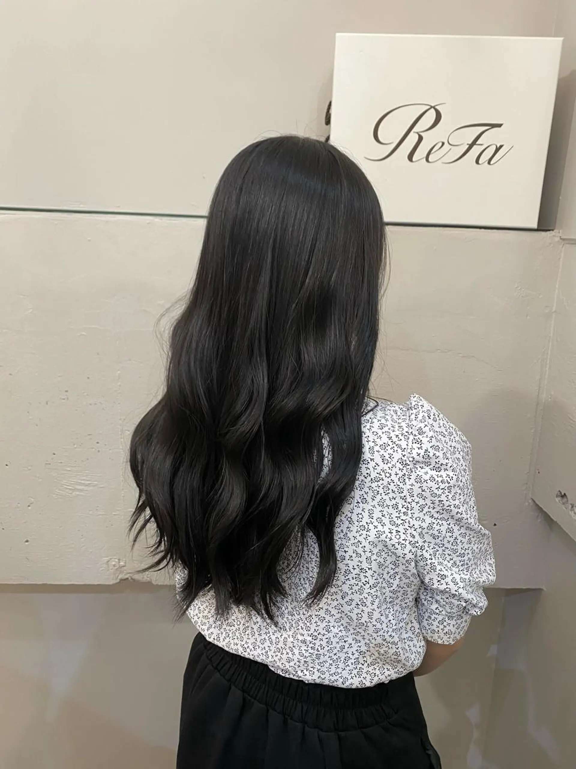 カラー 黒髪 ブルーカラー ブルーブラック 透明感カラー moeka 表参道のヘアスタイル