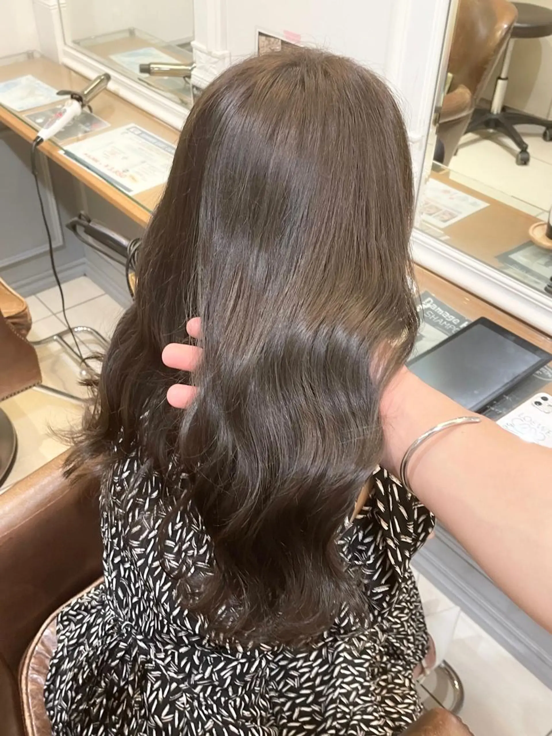ロング カラー グレージュ オリーブグレージュ オリーブグレー くびれヘア エギョモリ カット ヘアカラー トリートメント 横浜/レイヤーカット /韓国ヘア/佐藤記正のヘアスタイル