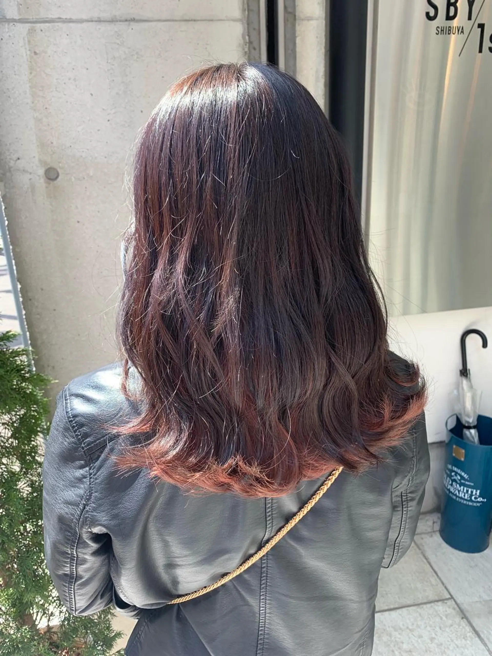 ミディアム ヘアカラー 二狼  （じろう）のヘアスタイル