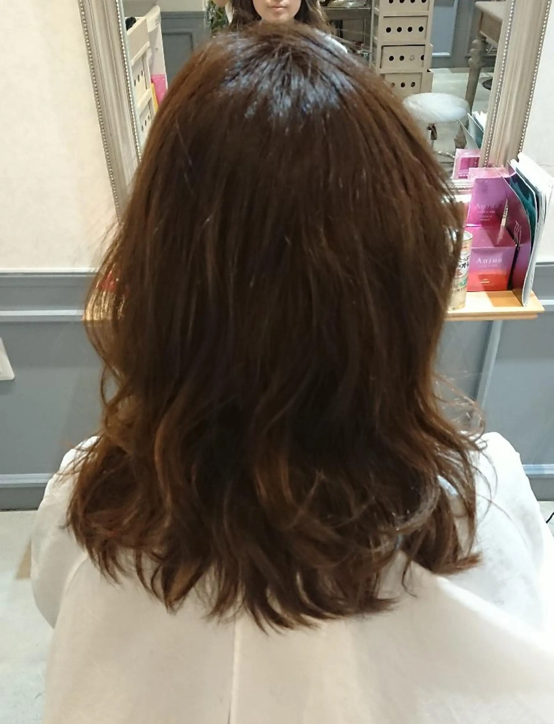 ミディアム 赤松 摩美のヘアスタイル