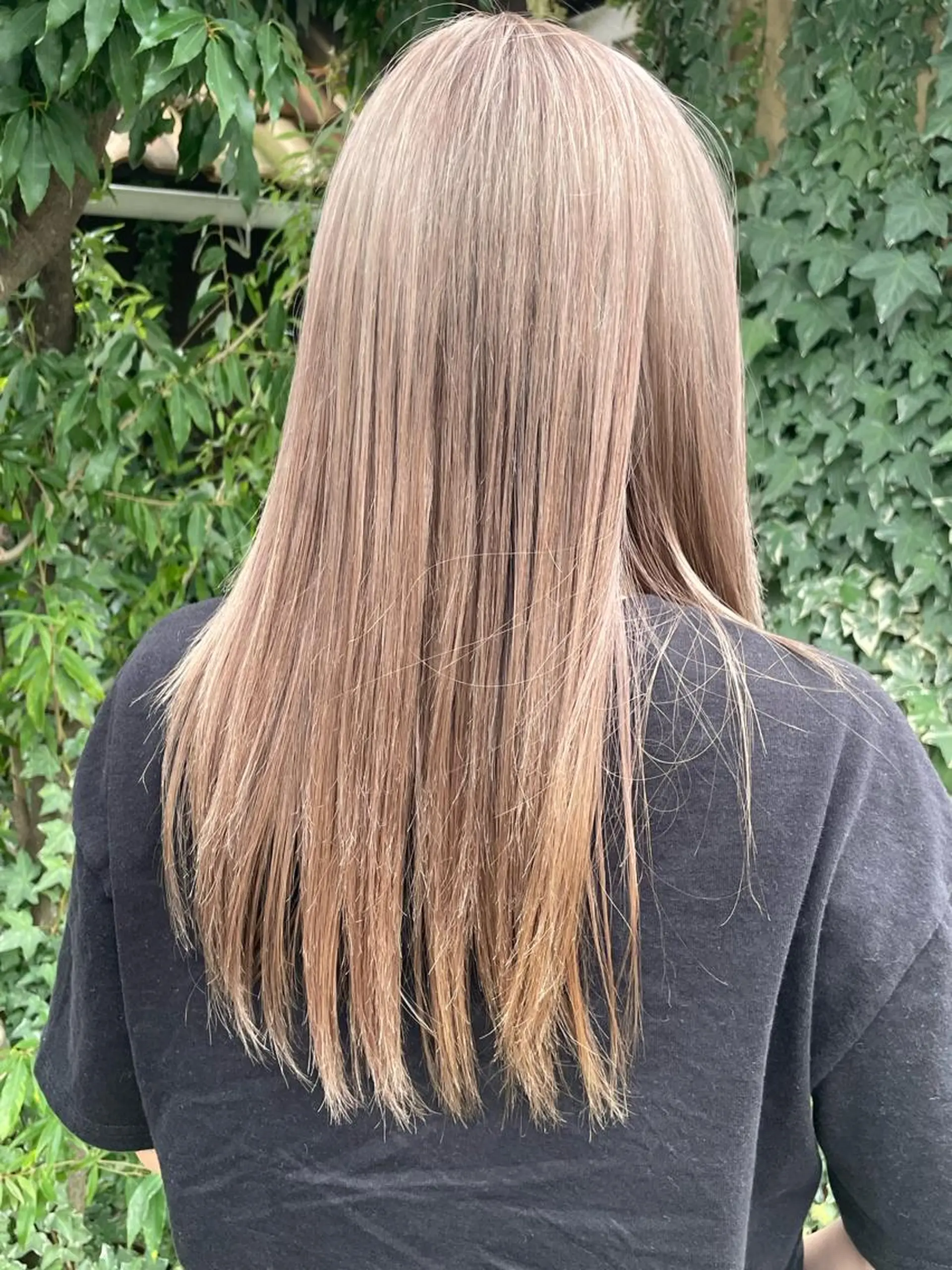 ロング カラー ベージュカラー ハイトーンカラー ハイトーンベージュ 三上 涼帆のヘアスタイル