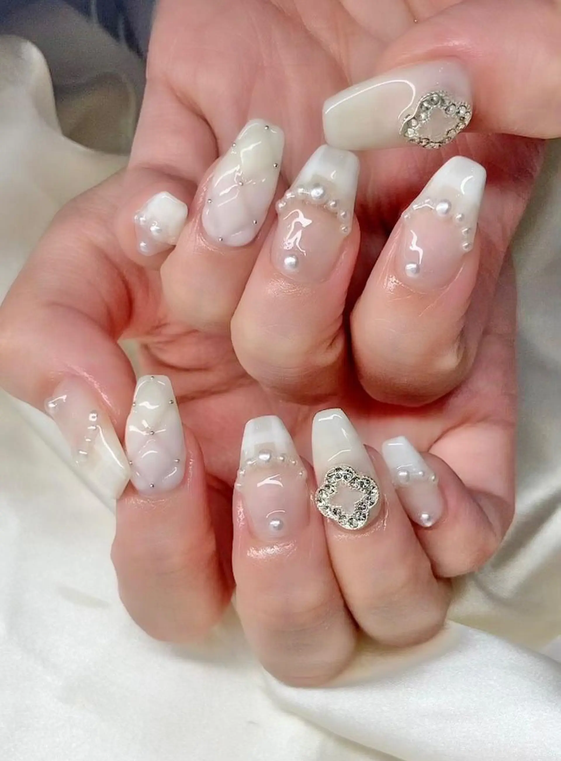 ネイル マツエク・マツパ アイブロウ 韓国風マツエク パリジェンヌラッシュリフト まつげパーマ ワンホンマツエク 長さ出し ハンドネイル Nail&eye Belire 新宿のネイルデザイン