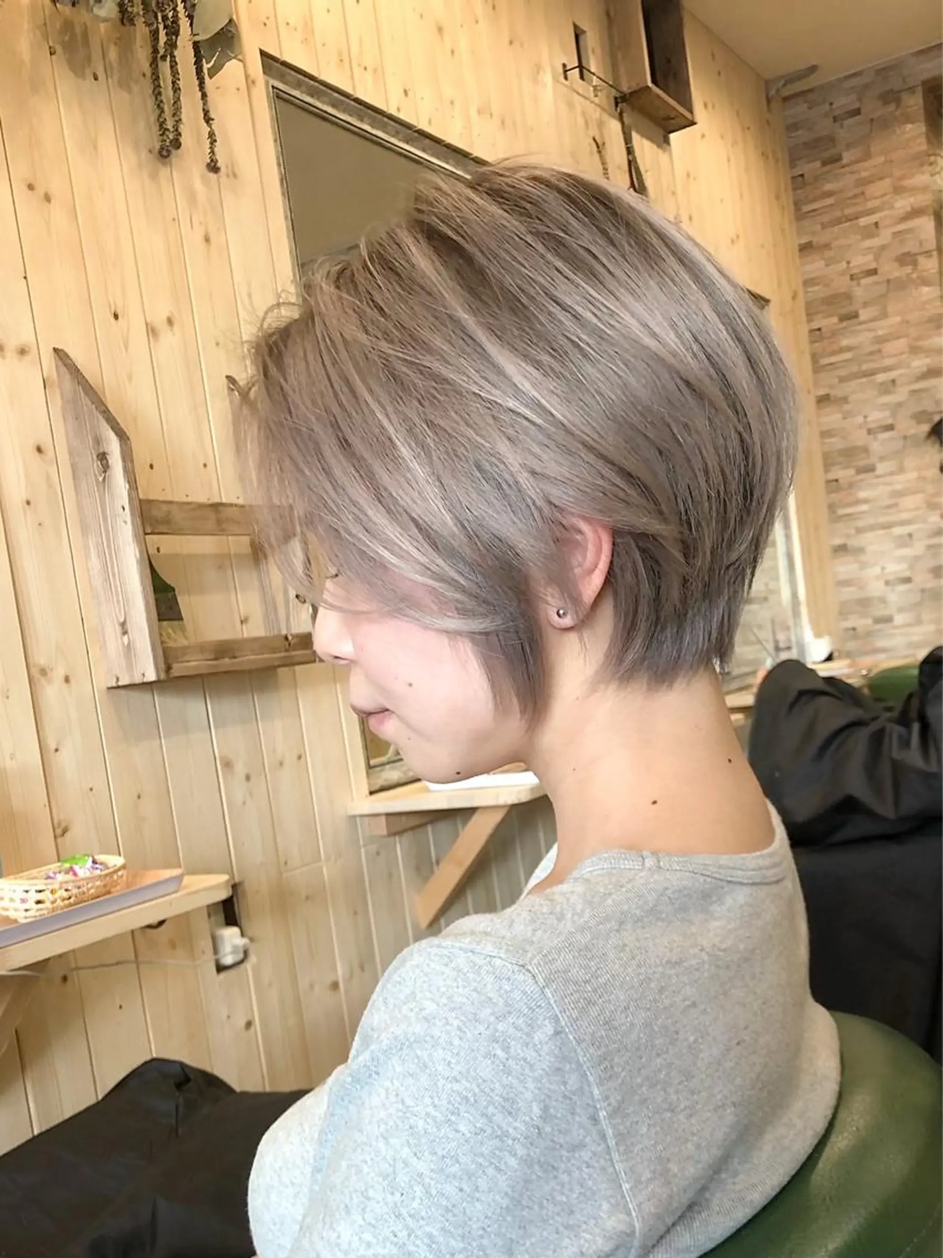 ショート カット ヘアカラー 韓国レイヤー外国人風 透明感カラー髪質改善のヘアスタイル