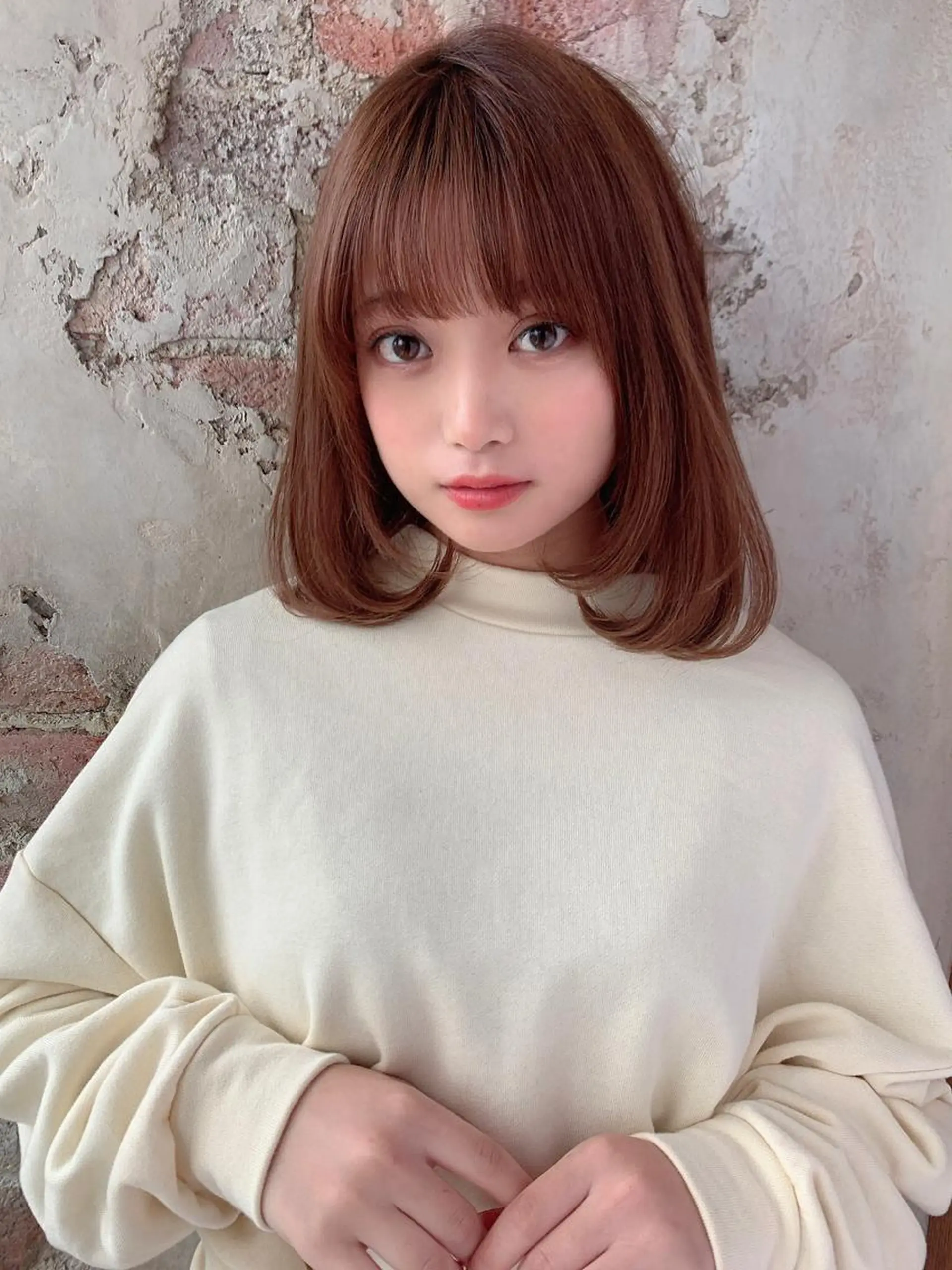 ミディアム パーマ くびれヘア ハイライト 髪質改善 レイヤーカット カット 縮毛矯正 トリートメント 新宿✨顔周りカット 韓国ヘア/坂本亜裟海のヘアスタイル