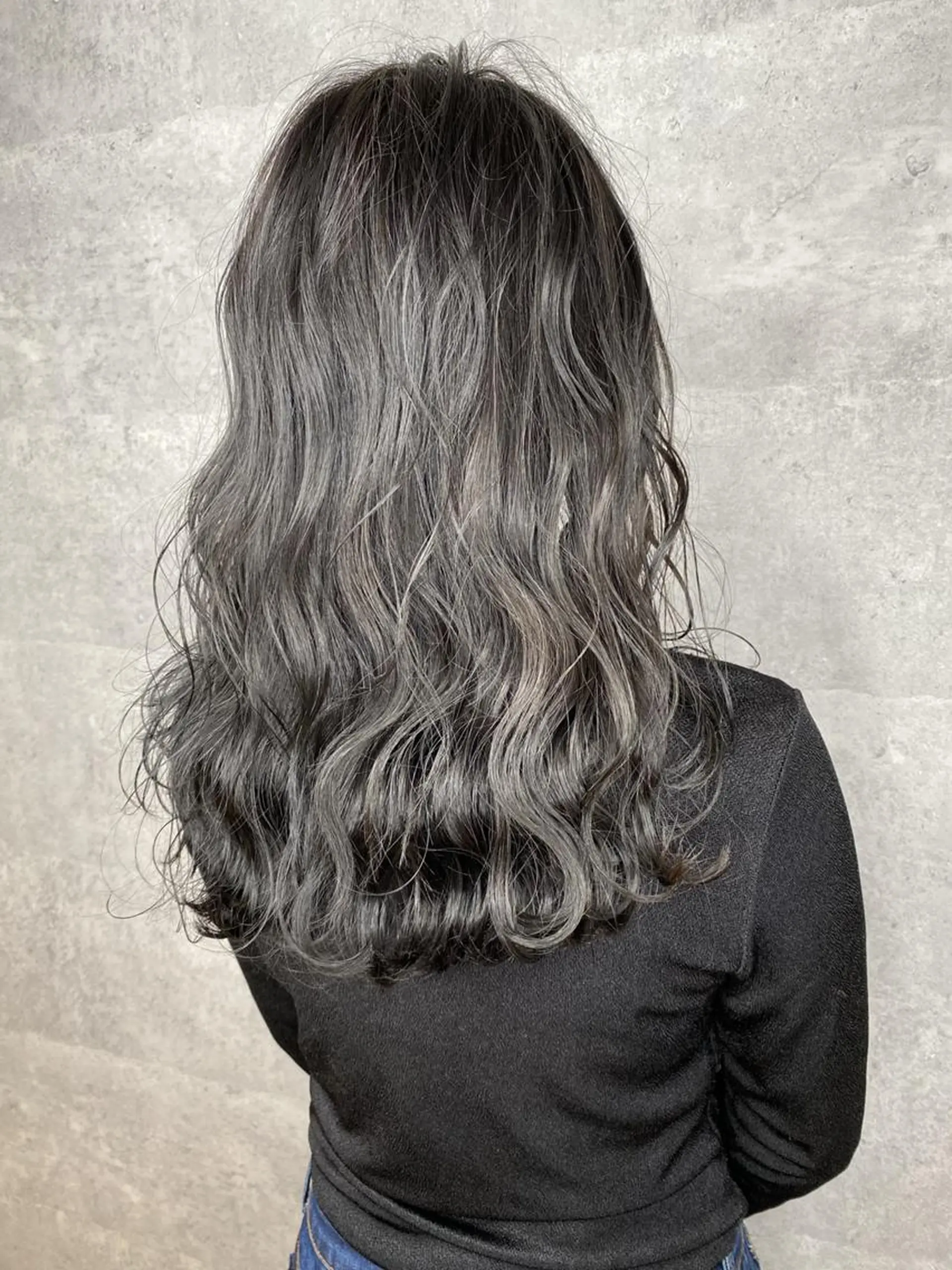 セミロング カラー _WHITE 天王寺のヘアスタイル