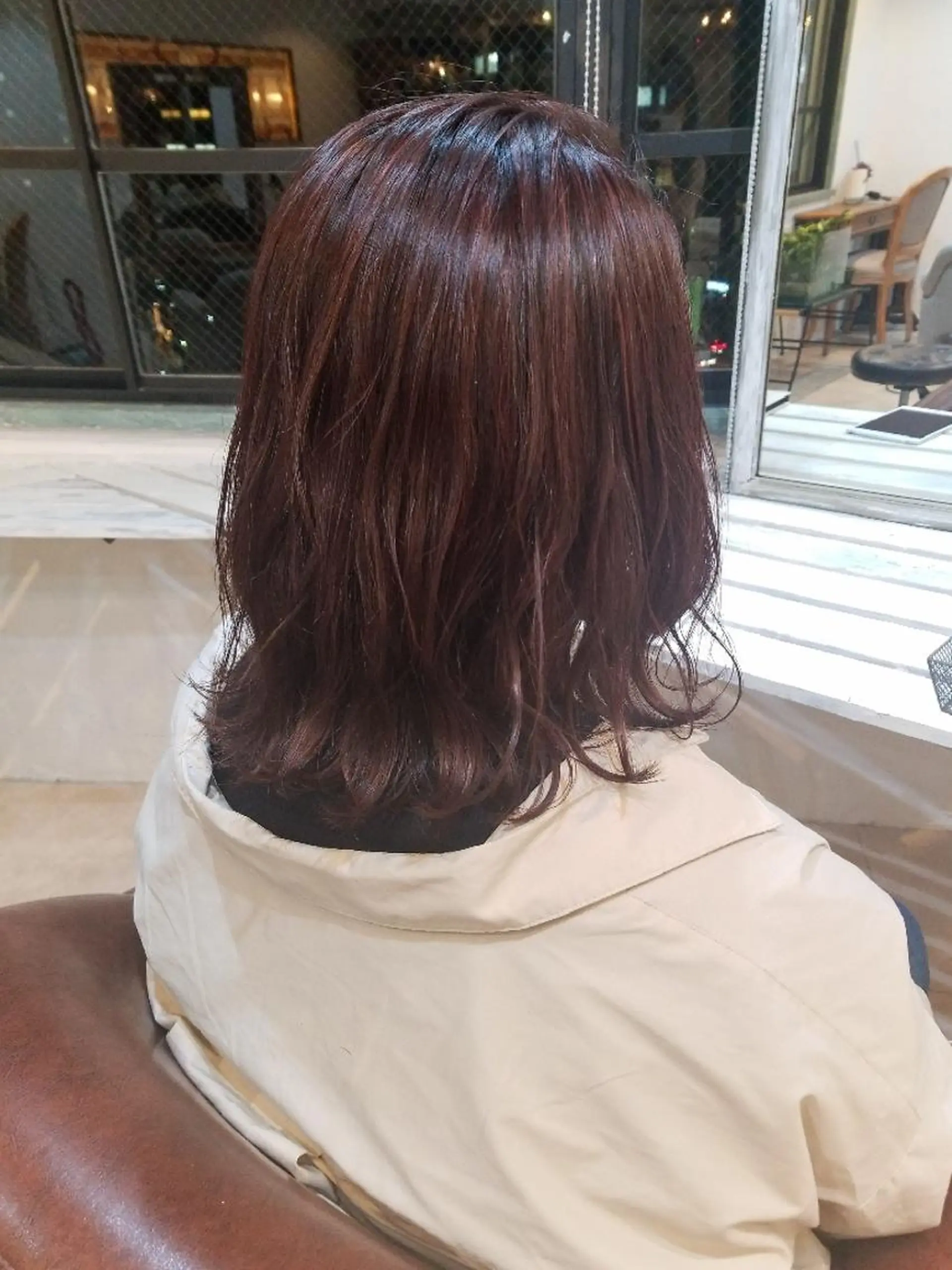 ミディアム カラー カシス ハイライトカラー ピンクカラー バイオレットカラー ハイライト カット ヘアカラー トリートメント すずき えりのヘアスタイル