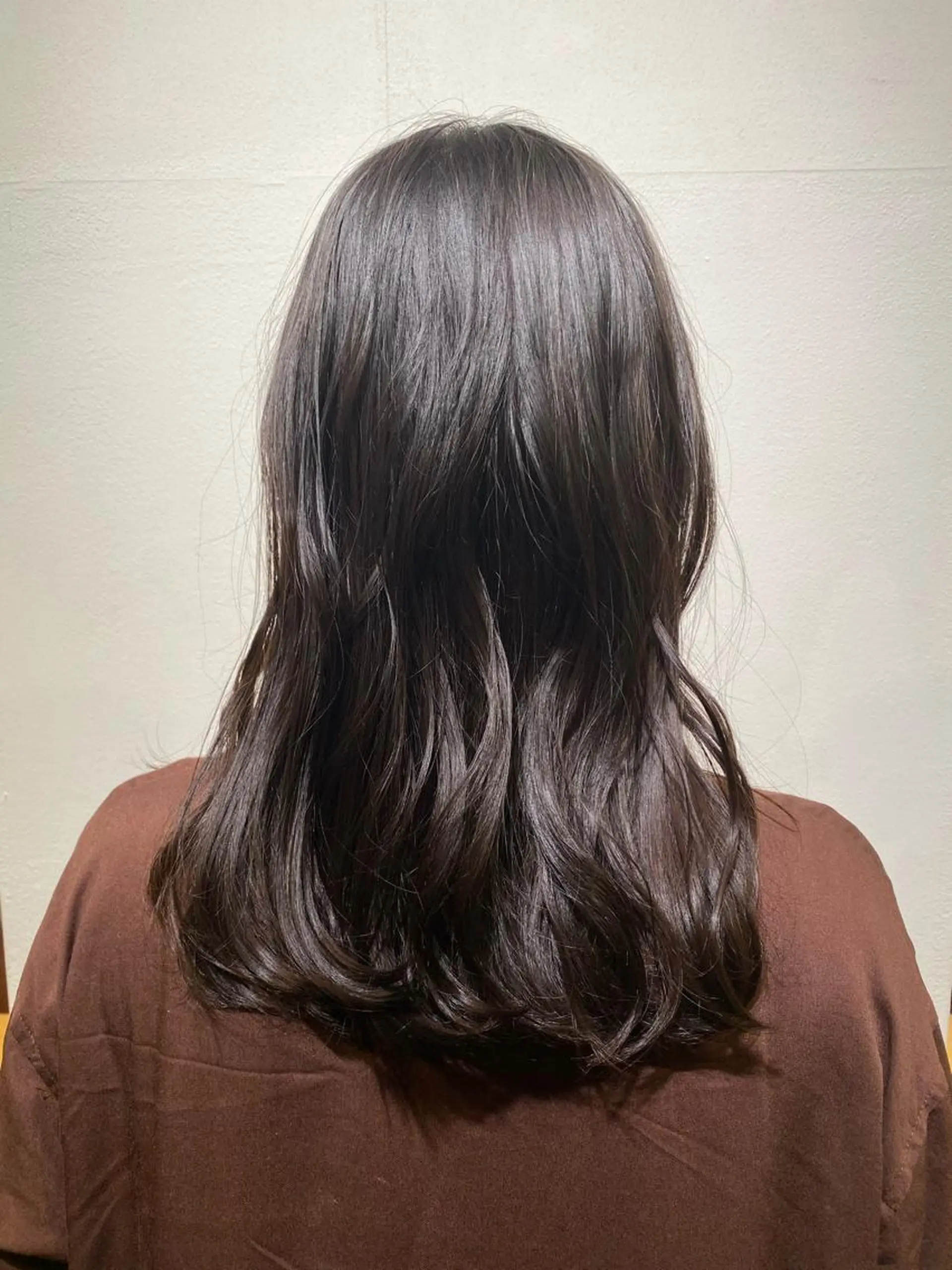 セミロング カラー アッシュ 透明感カラー トリートメント 高浜 夕海のヘアスタイル