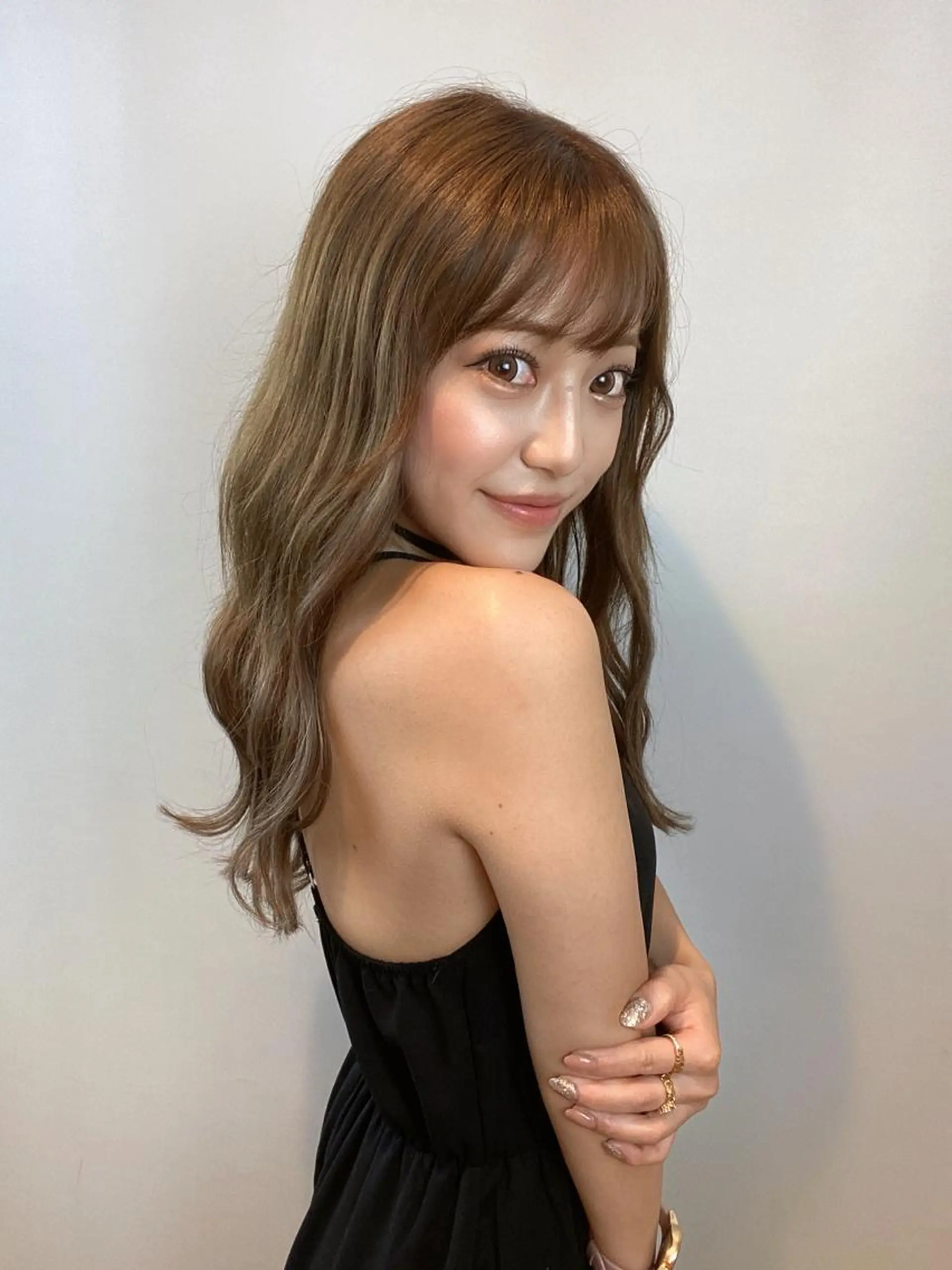 セミロング アールバイニーナ所属・R by NINA アールバイニーナのヘアスタイル