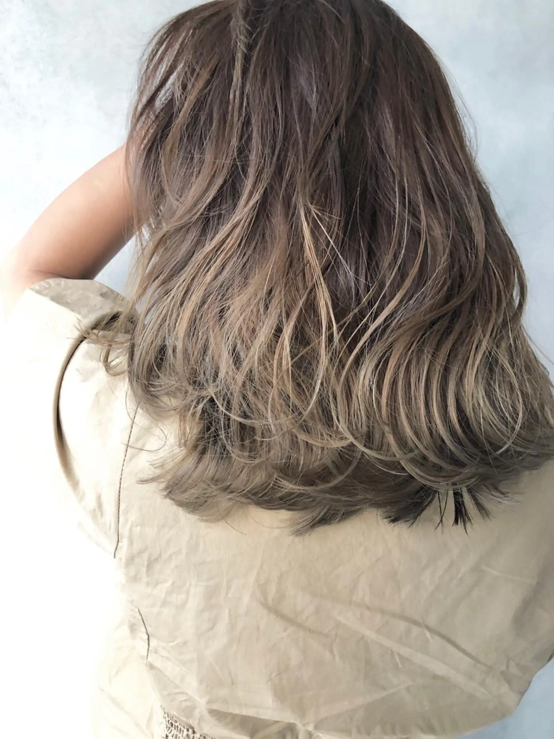 ミディアム 外国人風カラー ハイライト ヘアカラー トリートメント 小澤大輔 YOLO hairのヘアスタイル