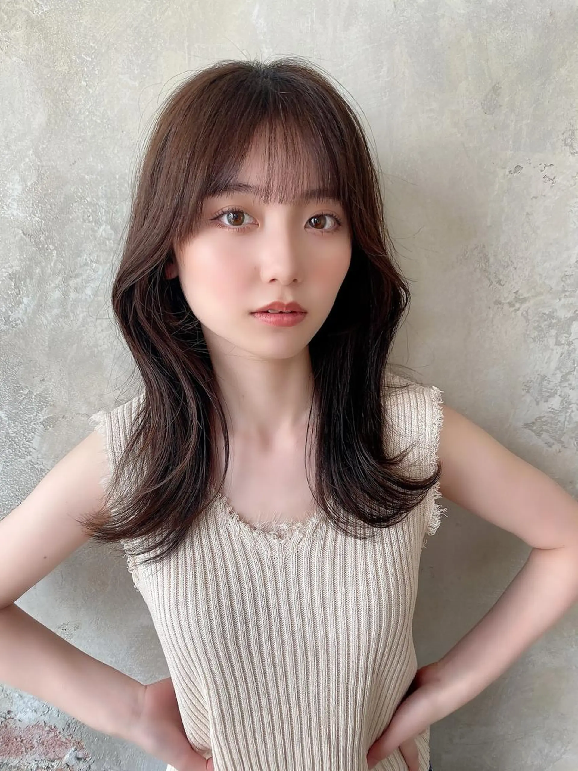 ミディアム カラー キッズ ミディアムレイヤー ベージュカラー ブラウンカラー くびれヘア 顔周りカット カット ヘアカラー トリートメント 顔周り/くびれヘア 韓国ヘア💕風間るなのヘアスタイル