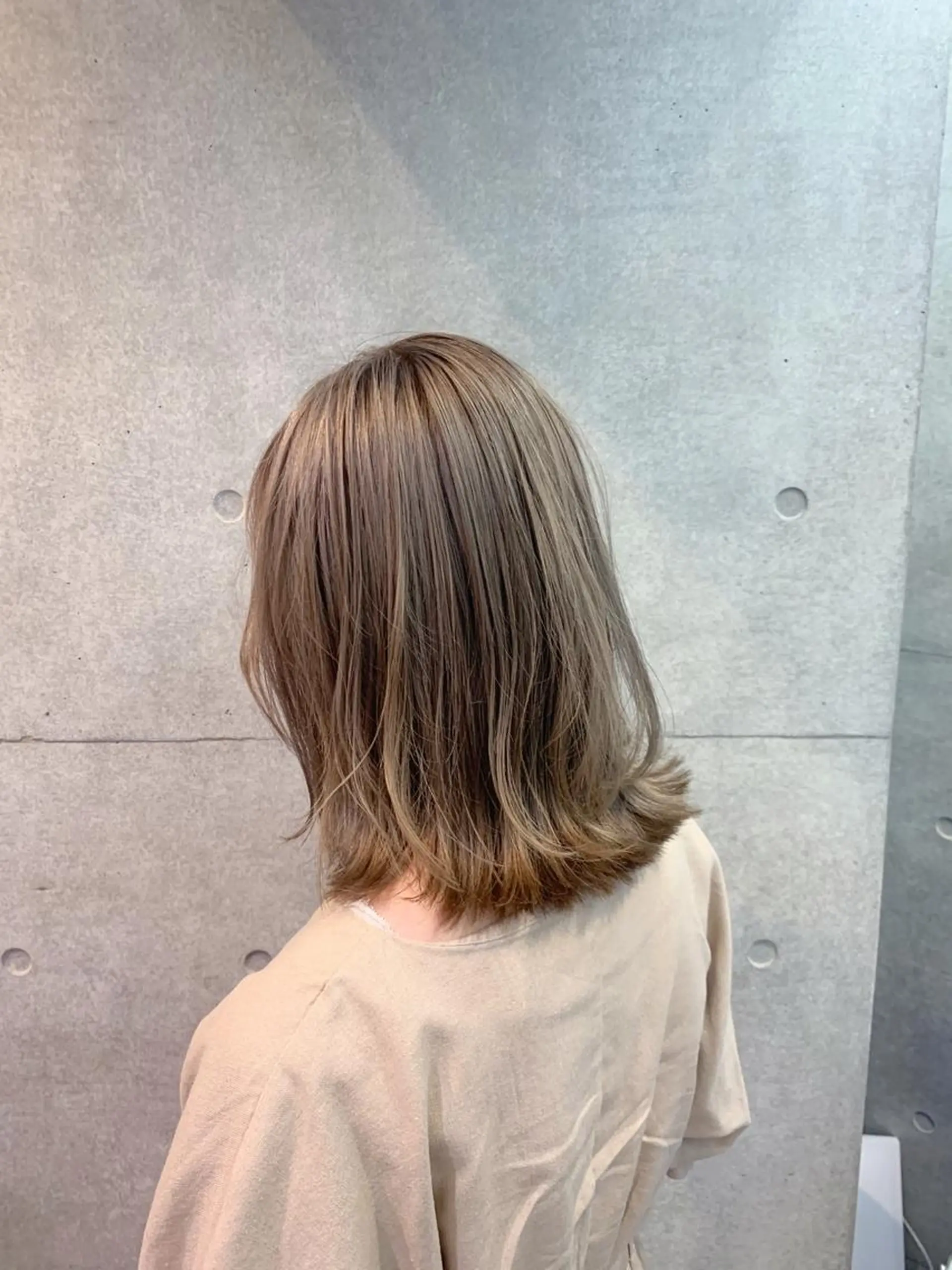 ミディアム カラー ベージュカラー ミルクティーベージュ カット ヘアカラー オシャレ髪✔️ 店長オオキアキヒロのヘアスタイル