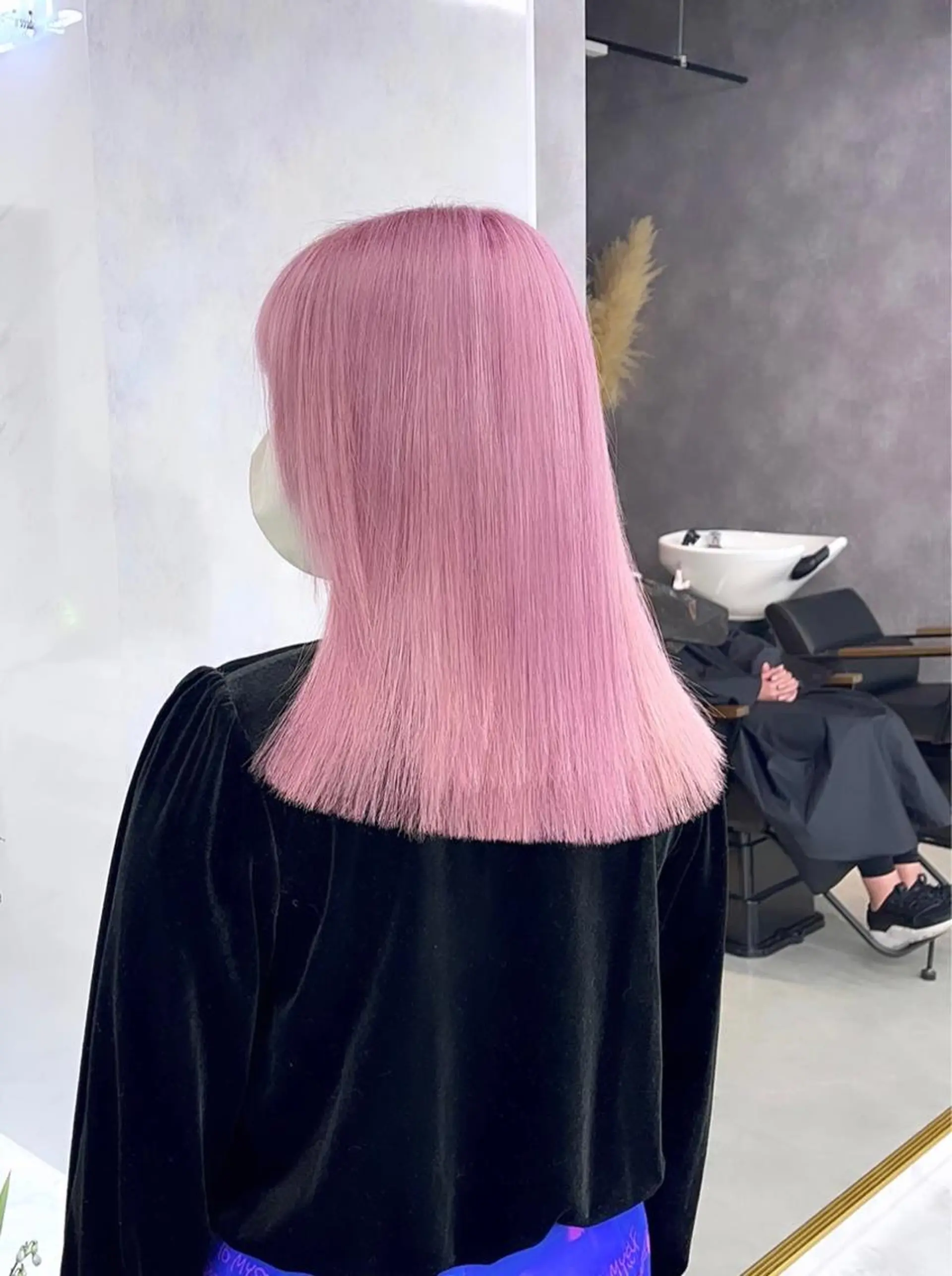 ロング カラー パーマ ヘアアレンジ メンズ キッズ ネイル マツエク・マツパ アイブロウ カット ヘアカラー トリートメント ハイトーン/ピンク 💗モモ໒꒱のヘアスタイル