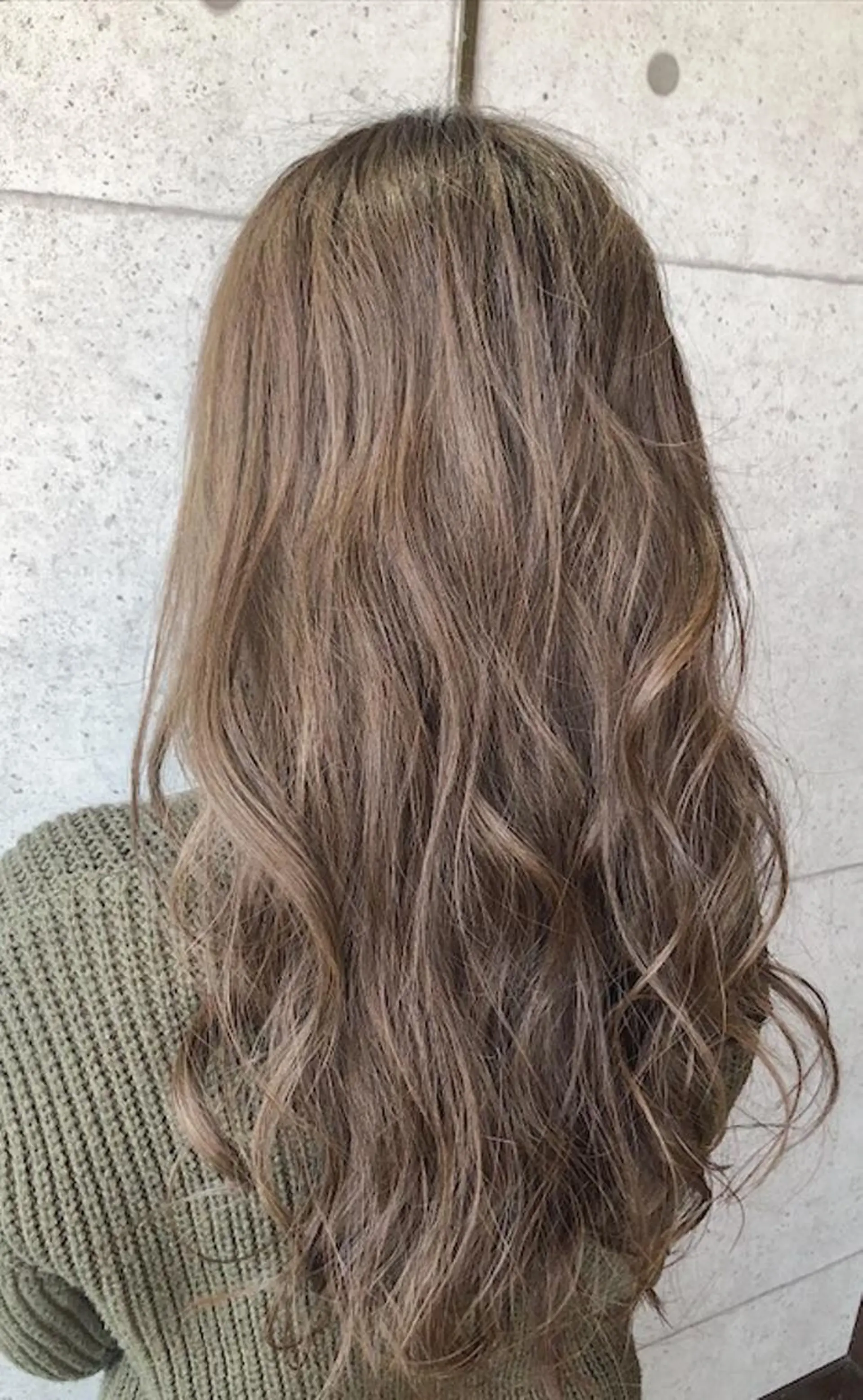 ロング カラー アッシュ ベージュカラー イルミナカラー トリートメント 福森 みずきのヘアスタイル