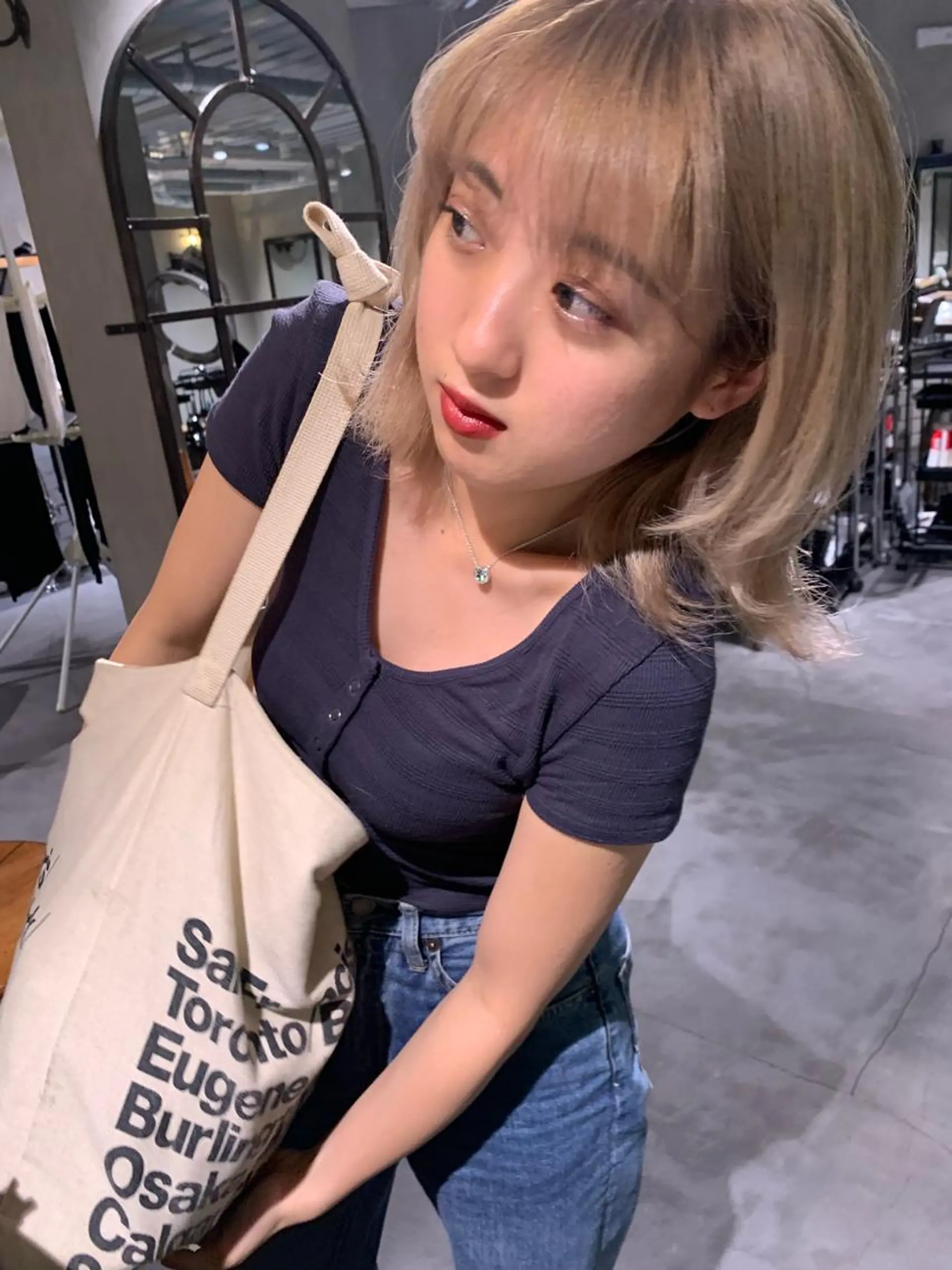 ミディアム カラー ブリーチ ブロンド 柔らかブラウン/顔周 りレイヤー♡ユウシのヘアスタイル