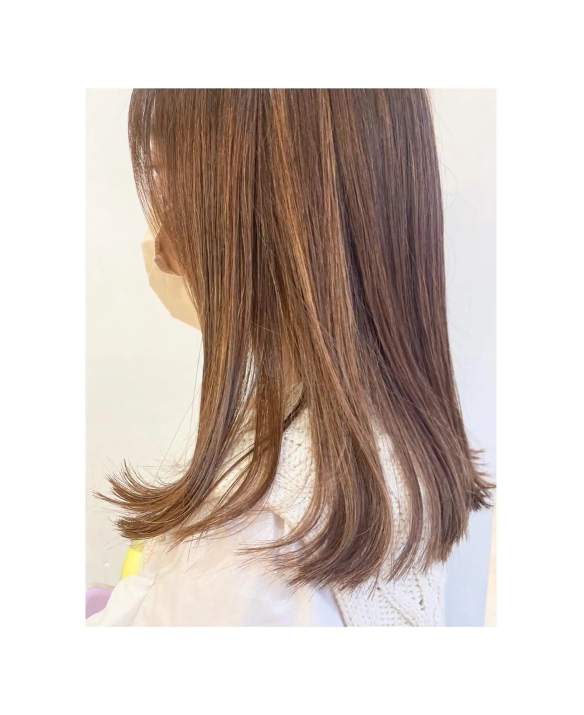 セミロング カラー やました りなのヘアスタイル