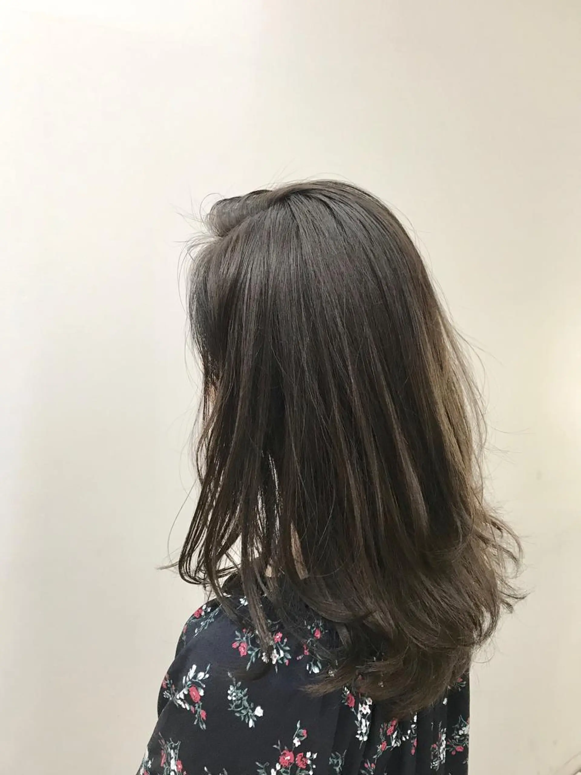 セミロング カラー カット ヘアカラー ブリーチカラー/ 岩破瑞希のヘアスタイル